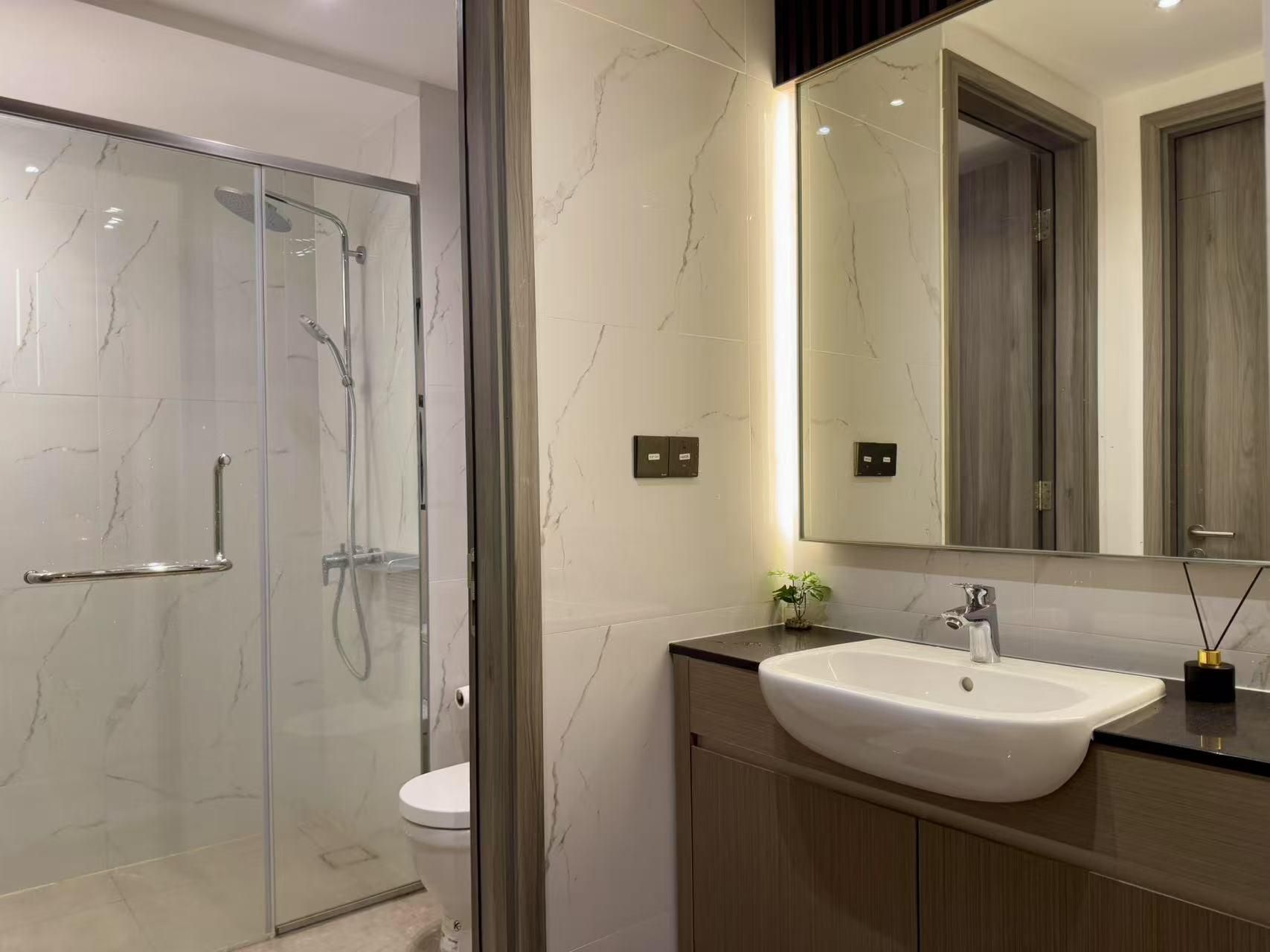 Deluxe 2 Bedroom Apartment - Non Pet Friendly