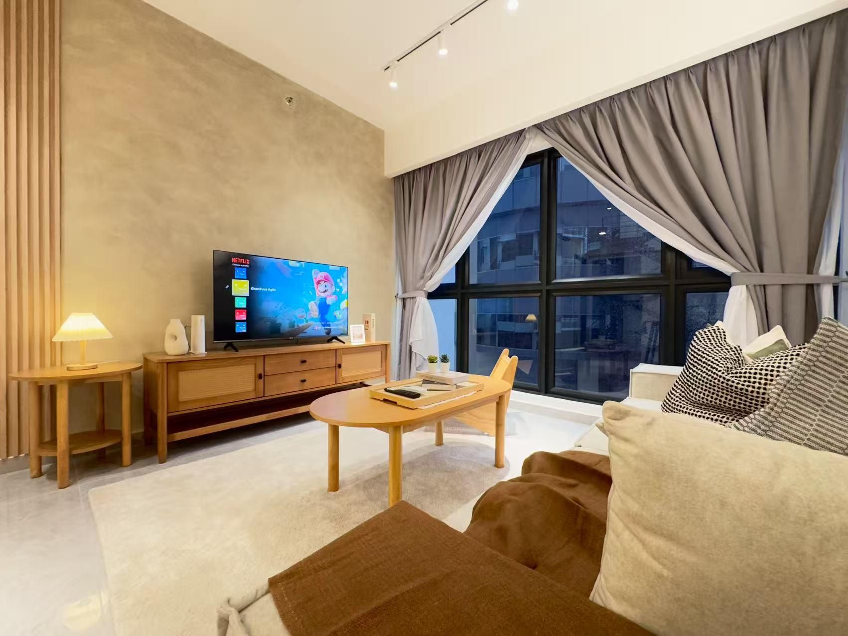 Superior 2 Bedroom Apartment -- City View