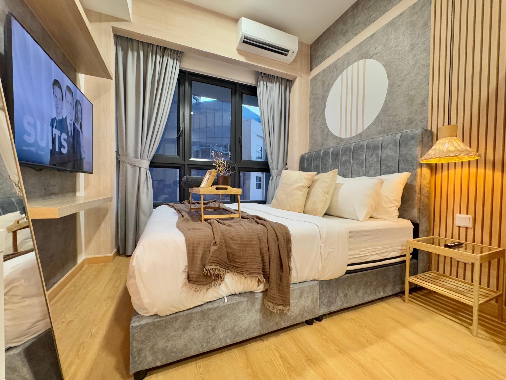 Standard - 1 Queen Bed