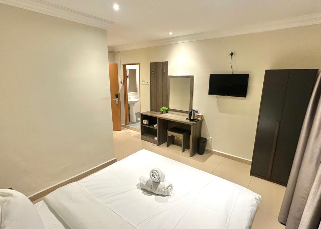 Standard Queen Room