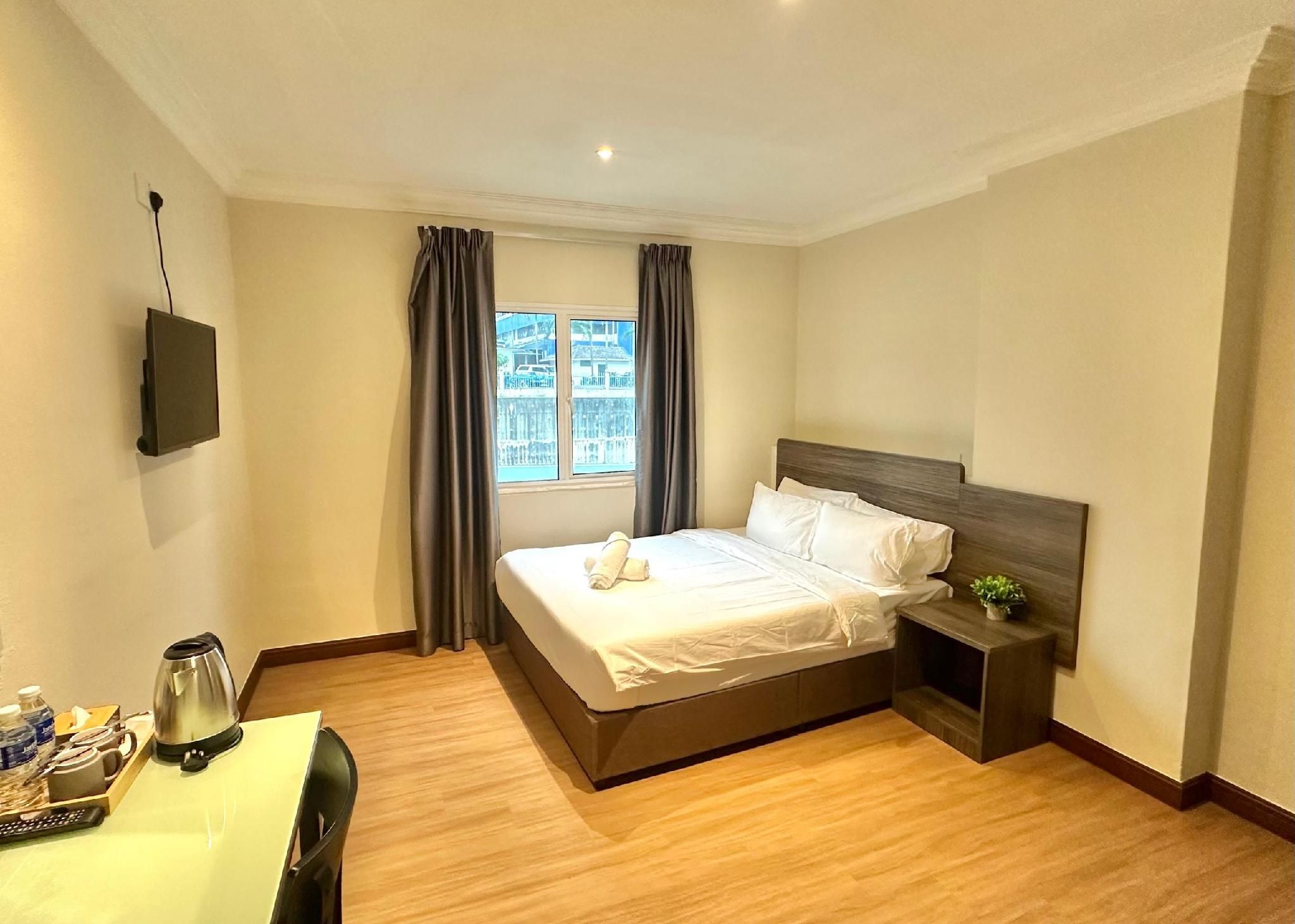 Deluxe Queen Room