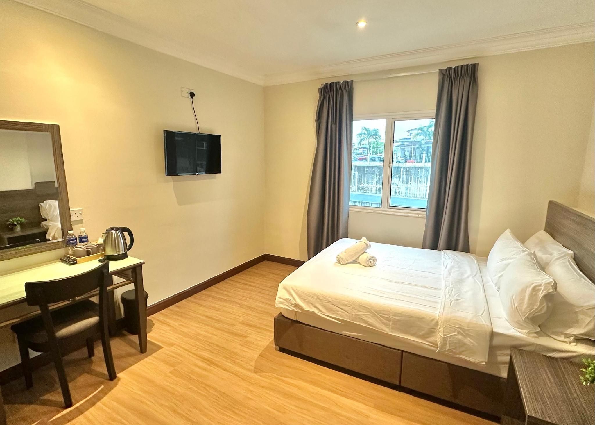 Deluxe Queen Room