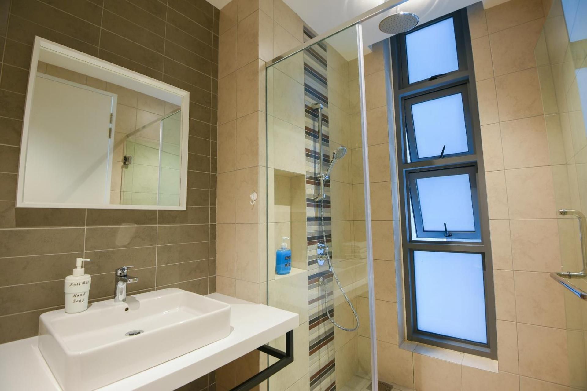 Apartment with Shower