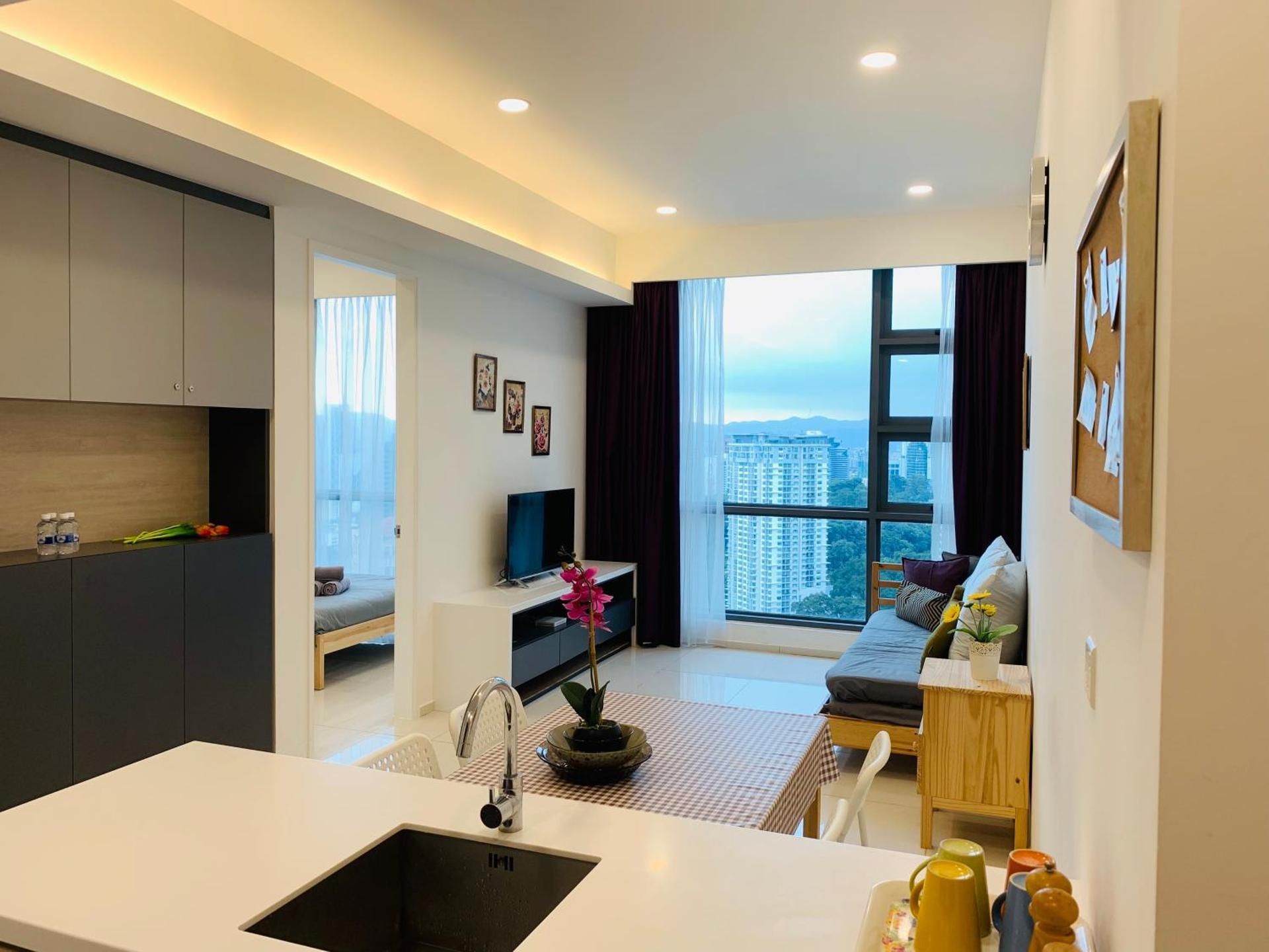 Apartment with Pool View
