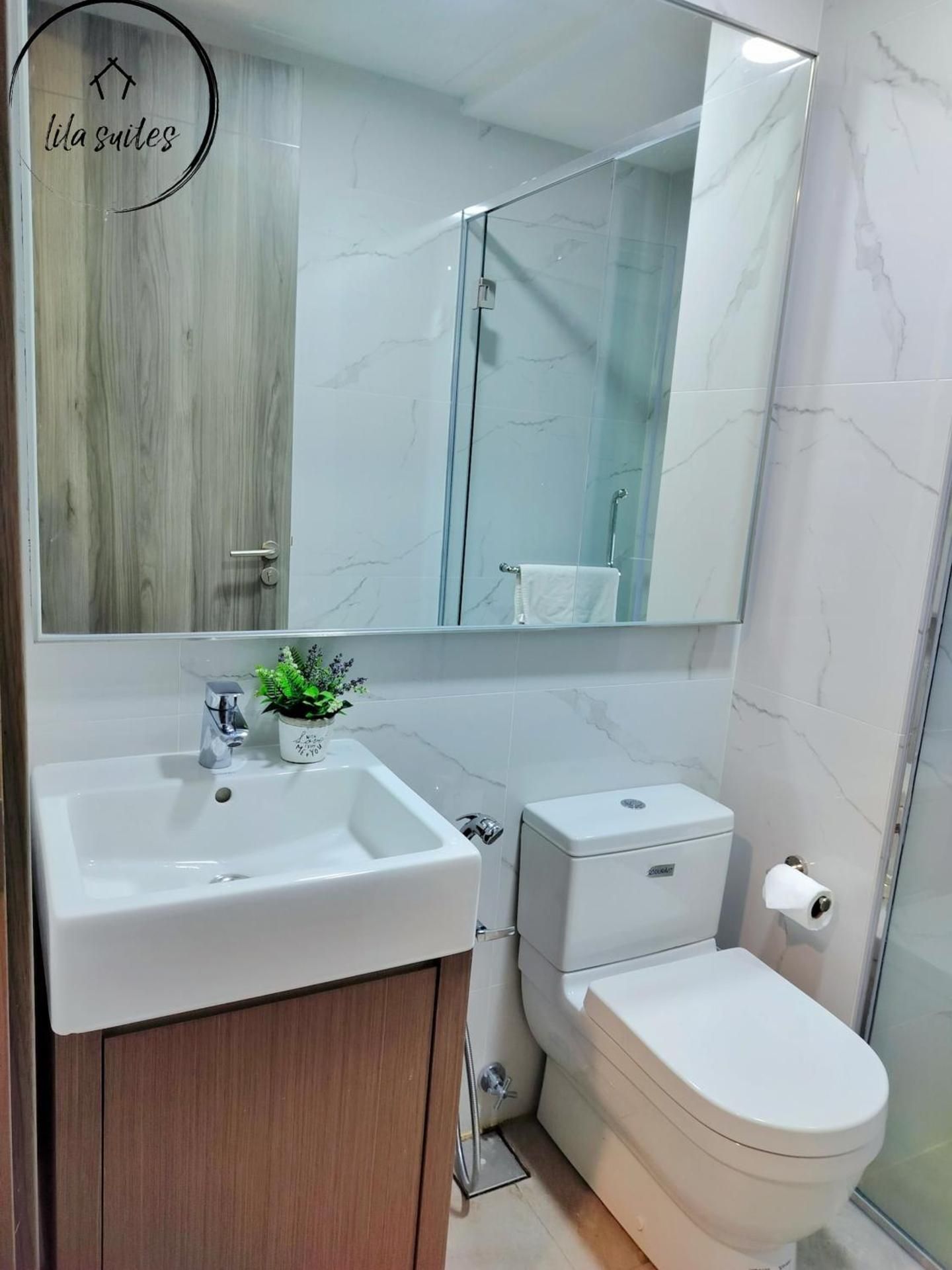 Two-Bedroom Apartment with City View