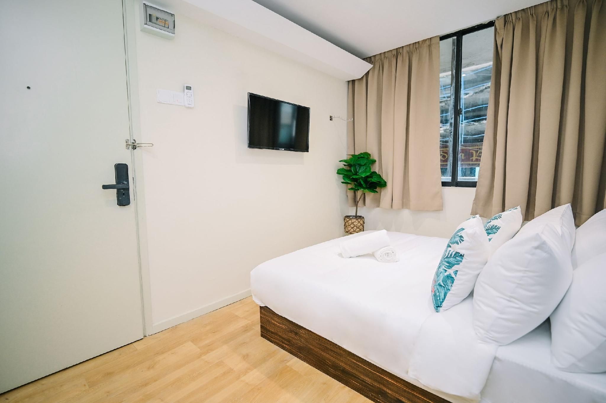 Deluxe Queen Room