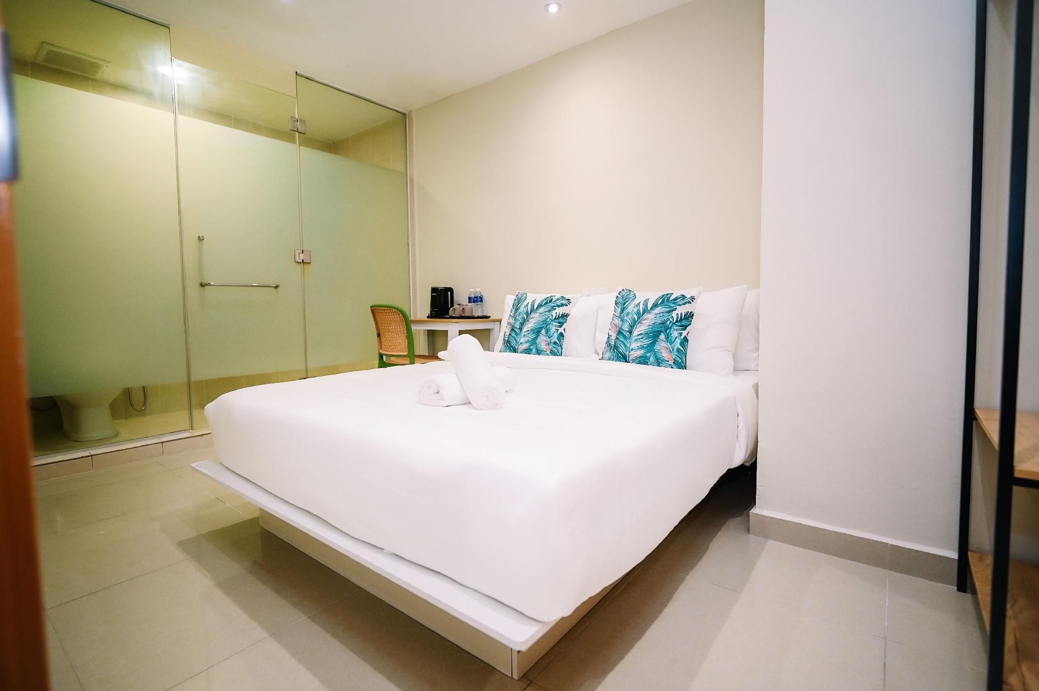 Standard Queen Room