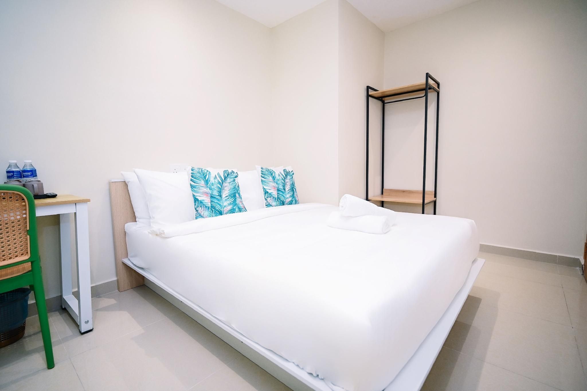 Standard Queen Room