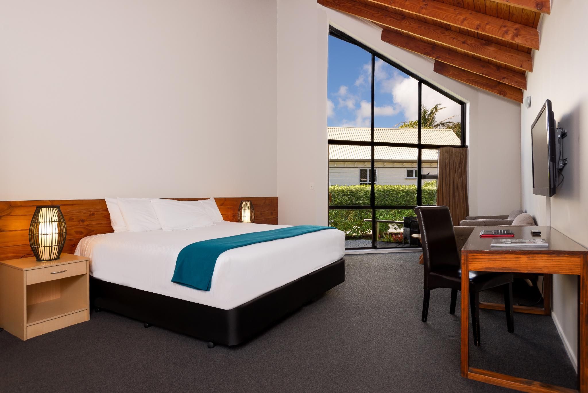 Studio King Bed