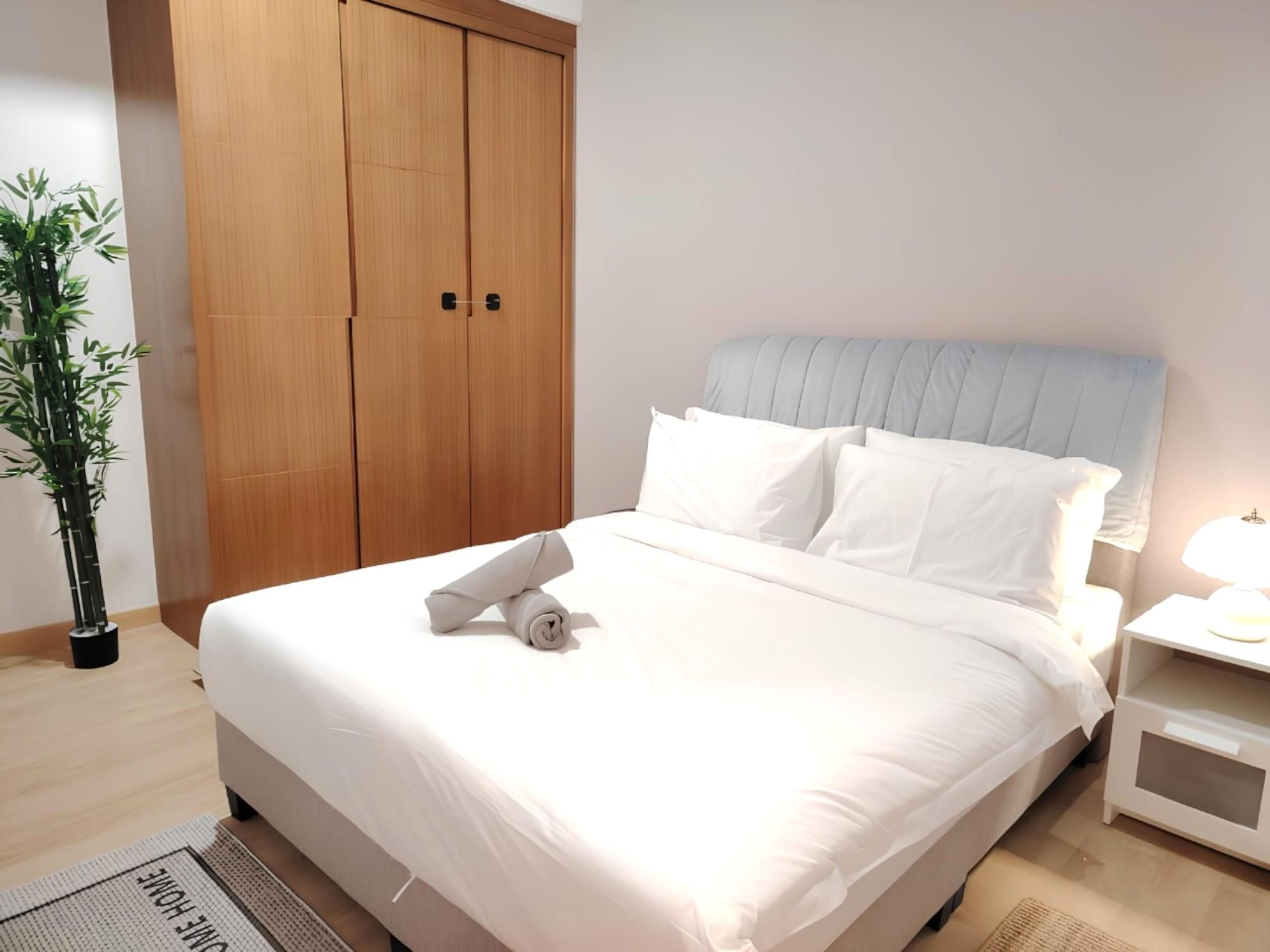 Queen Room with Kitchenette