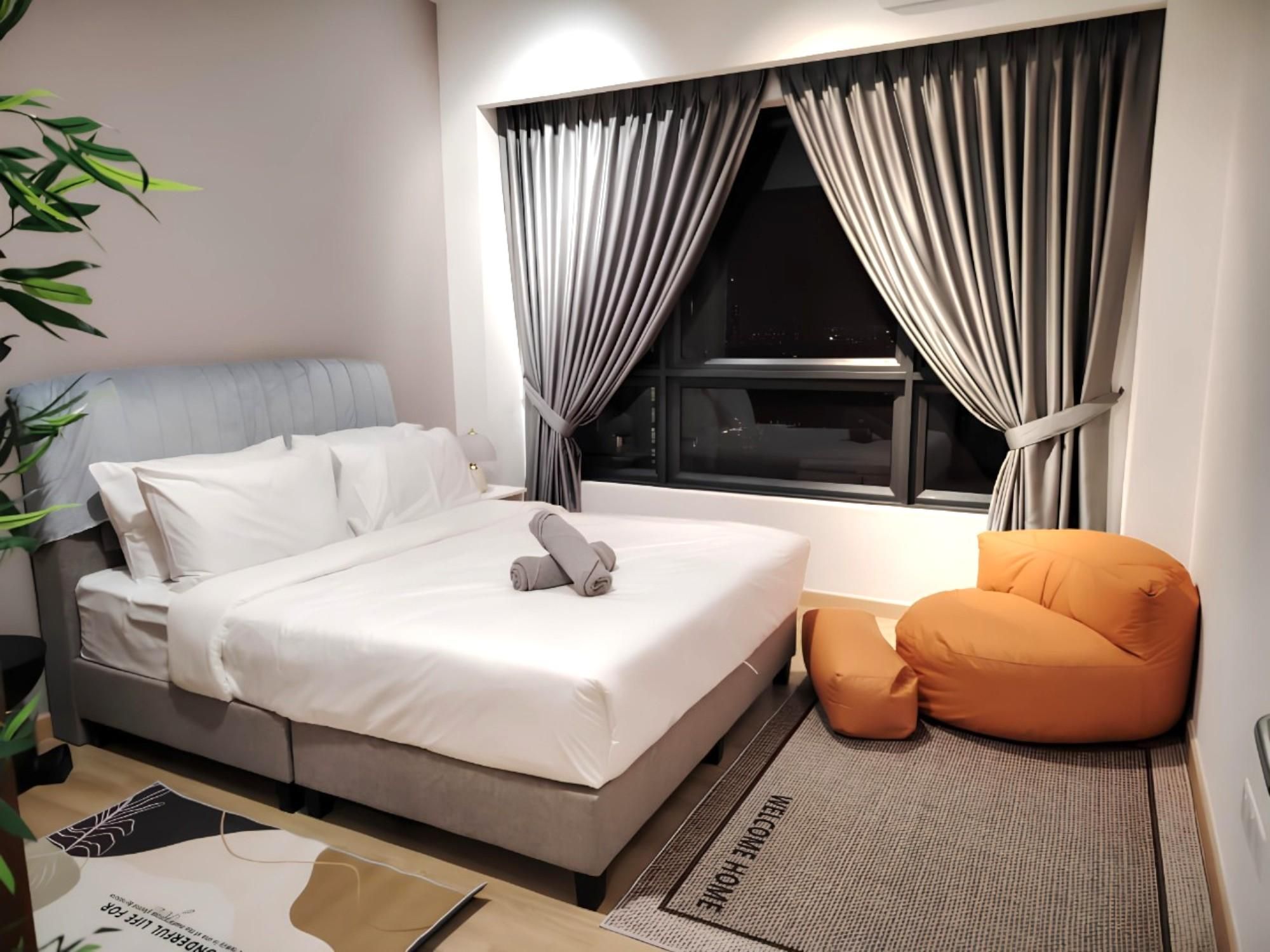 Queen Room with Kitchenette