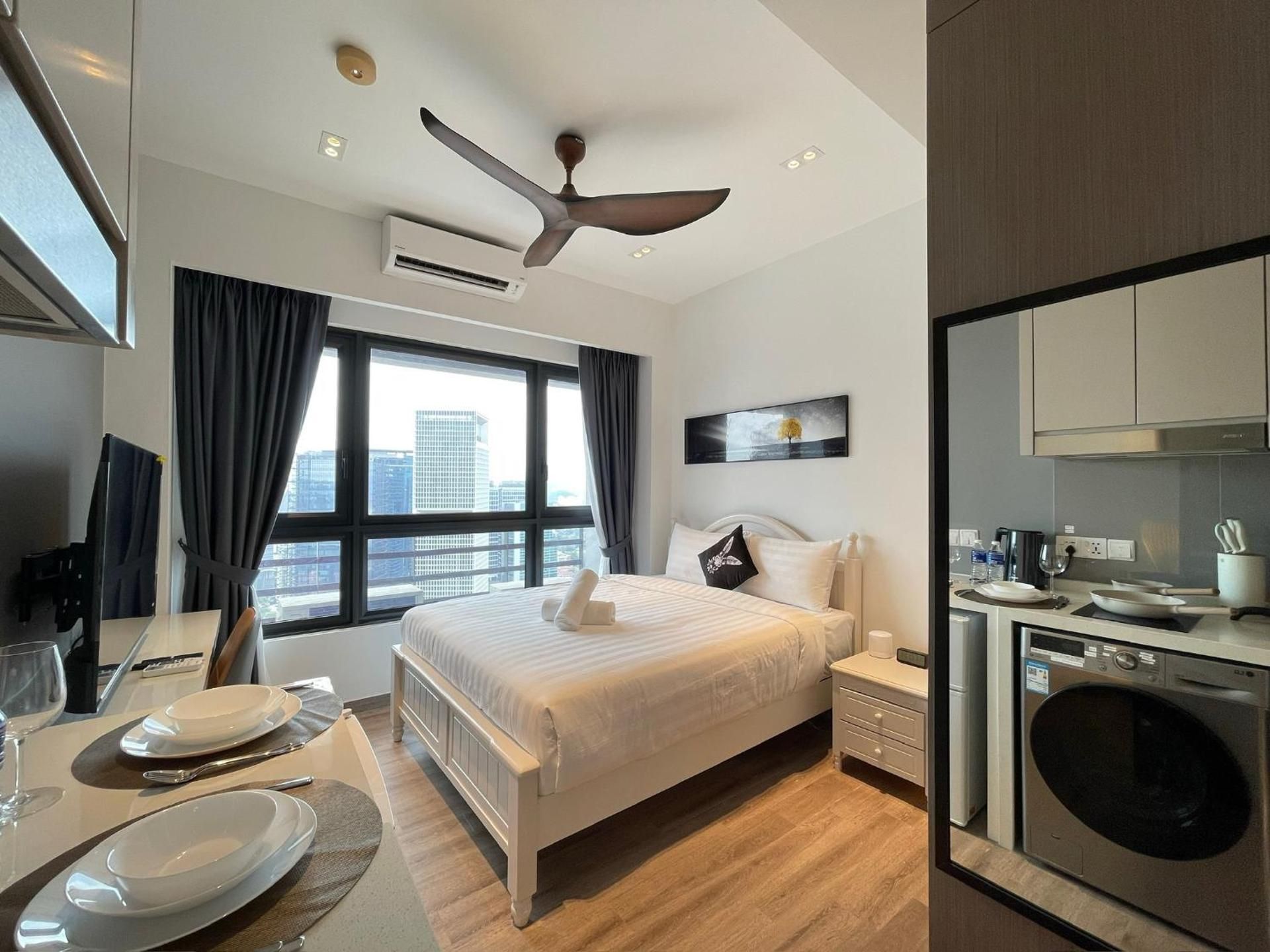 Studio 1 Queen Bed Non-Smoking