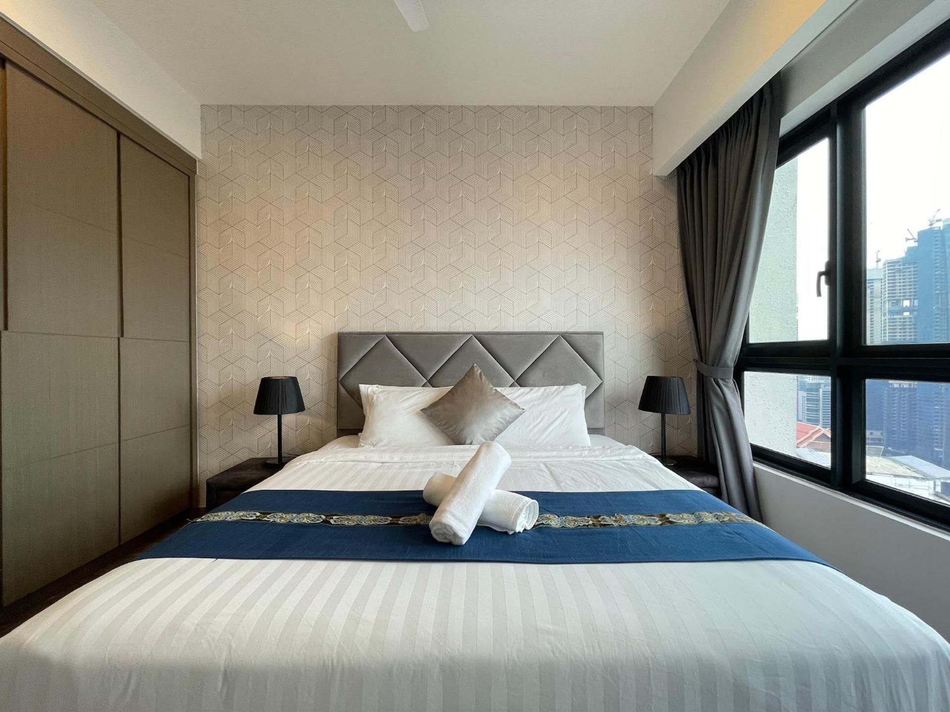 Deluxe Double or Twin Room with City View