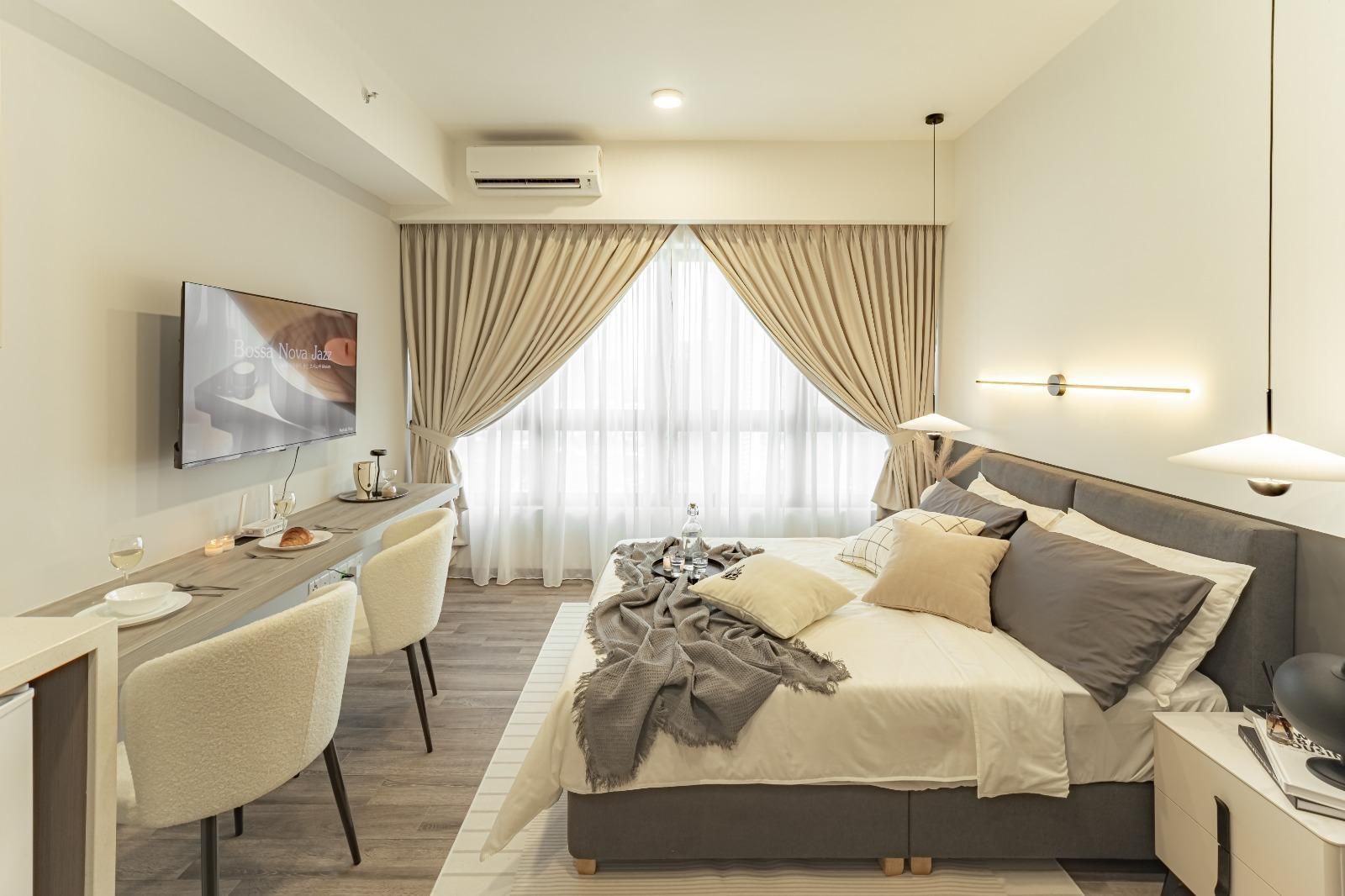 Queen Bed Room