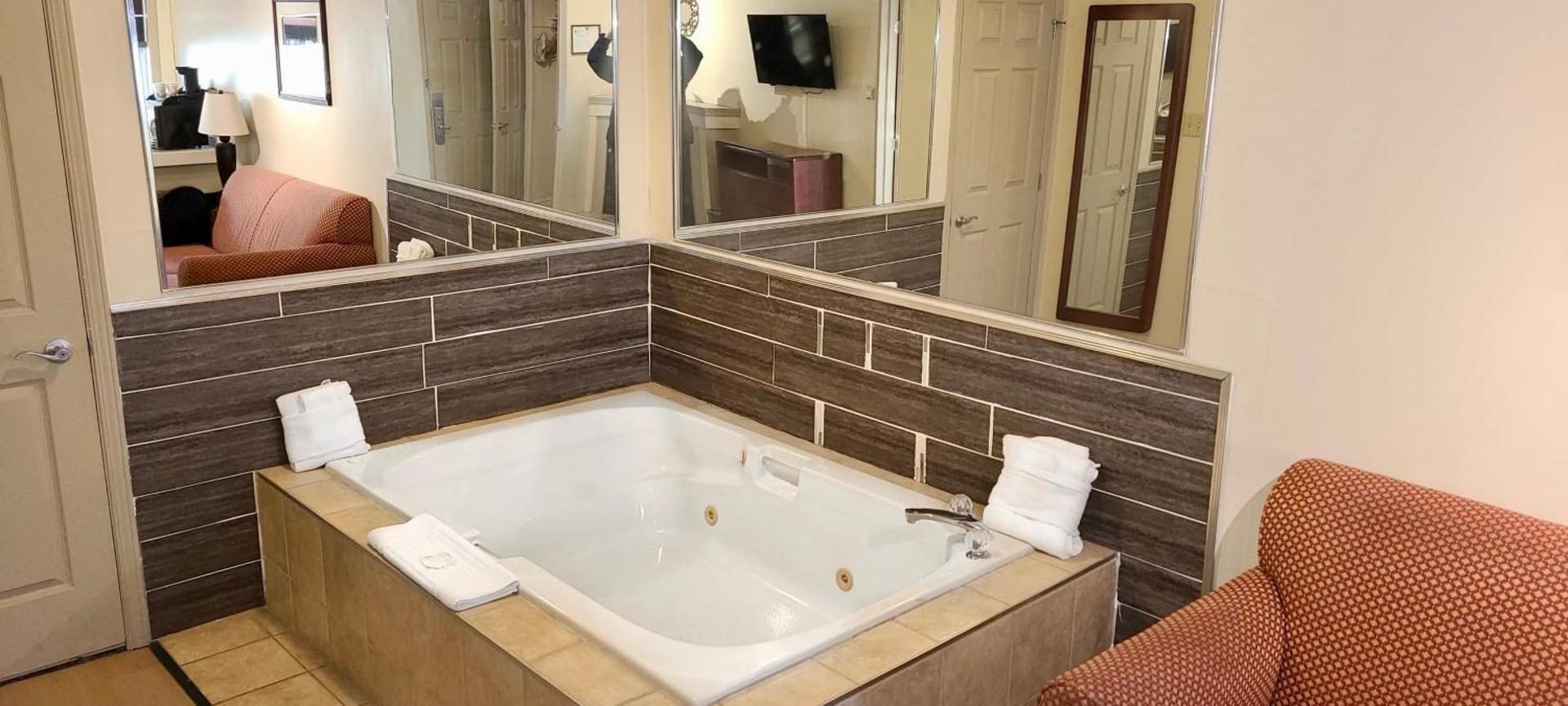 Deluxe Suite with Spa Bath
