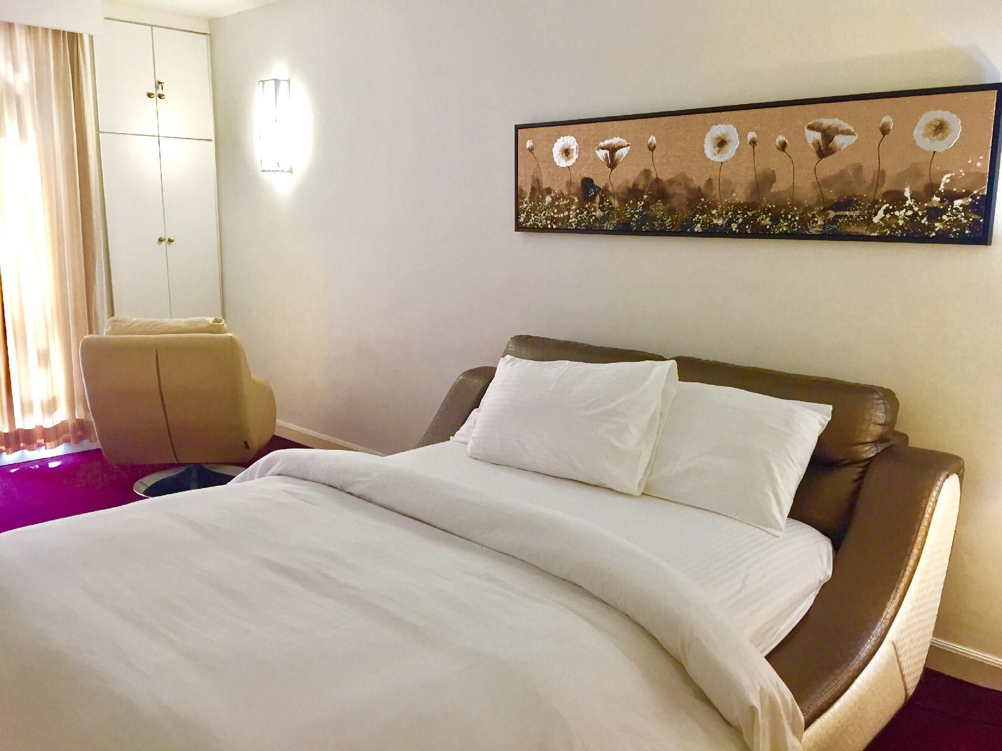 Deluxe King Room