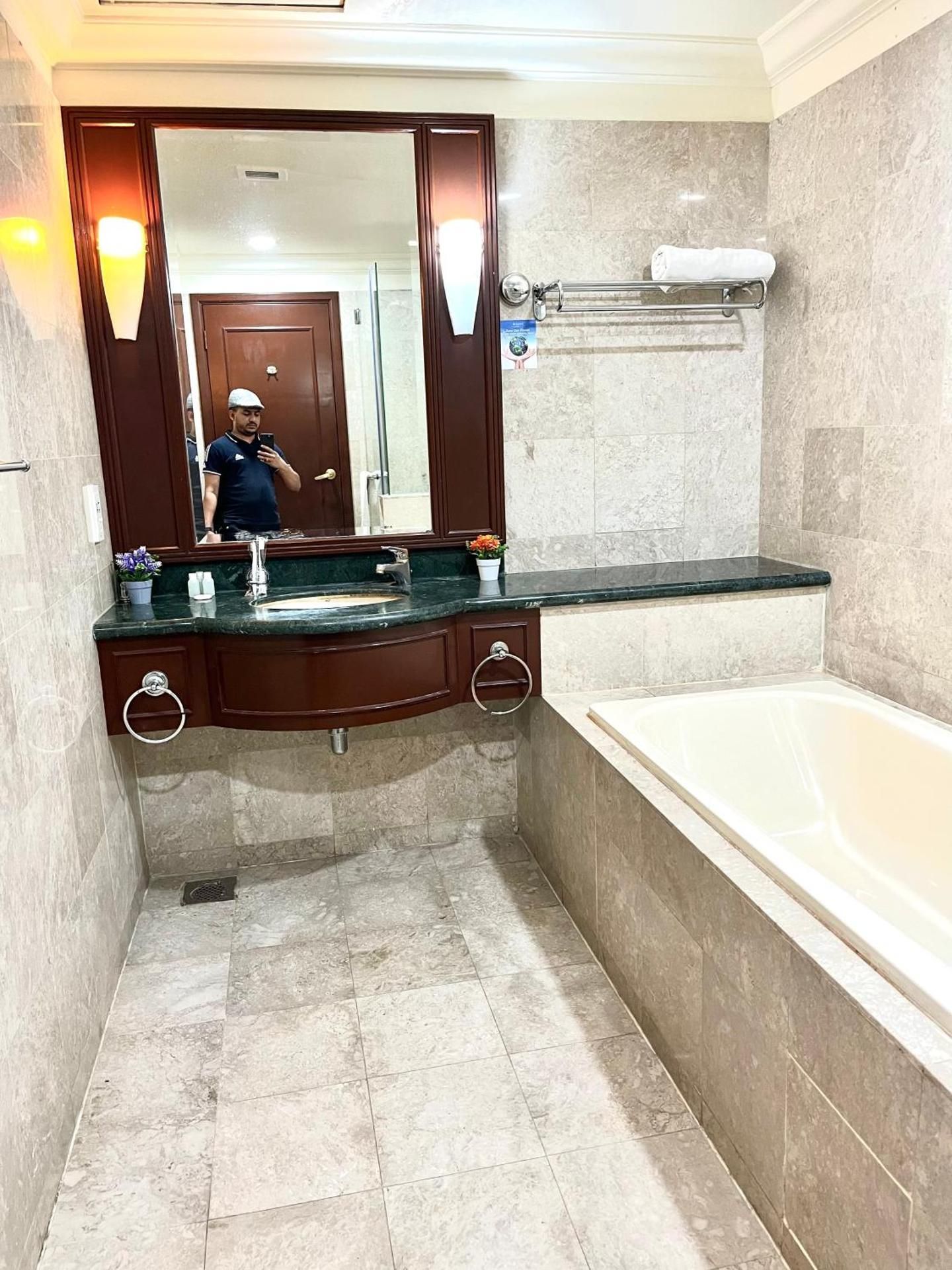 Deluxe King Suite