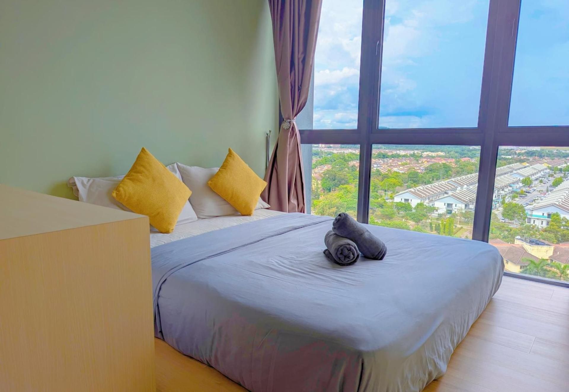 One-Bedroom Apartment with City View