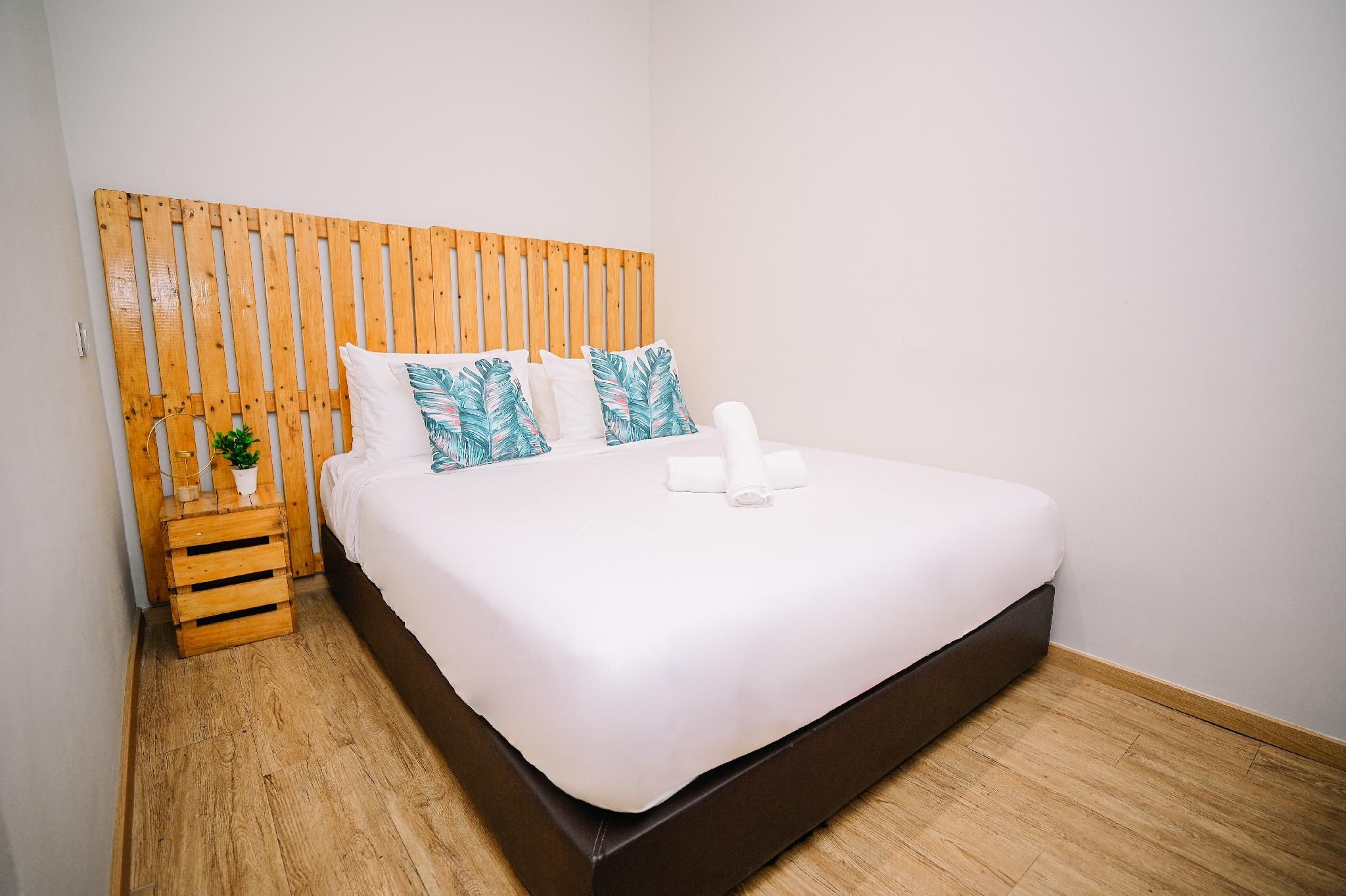 Standard Queen Room