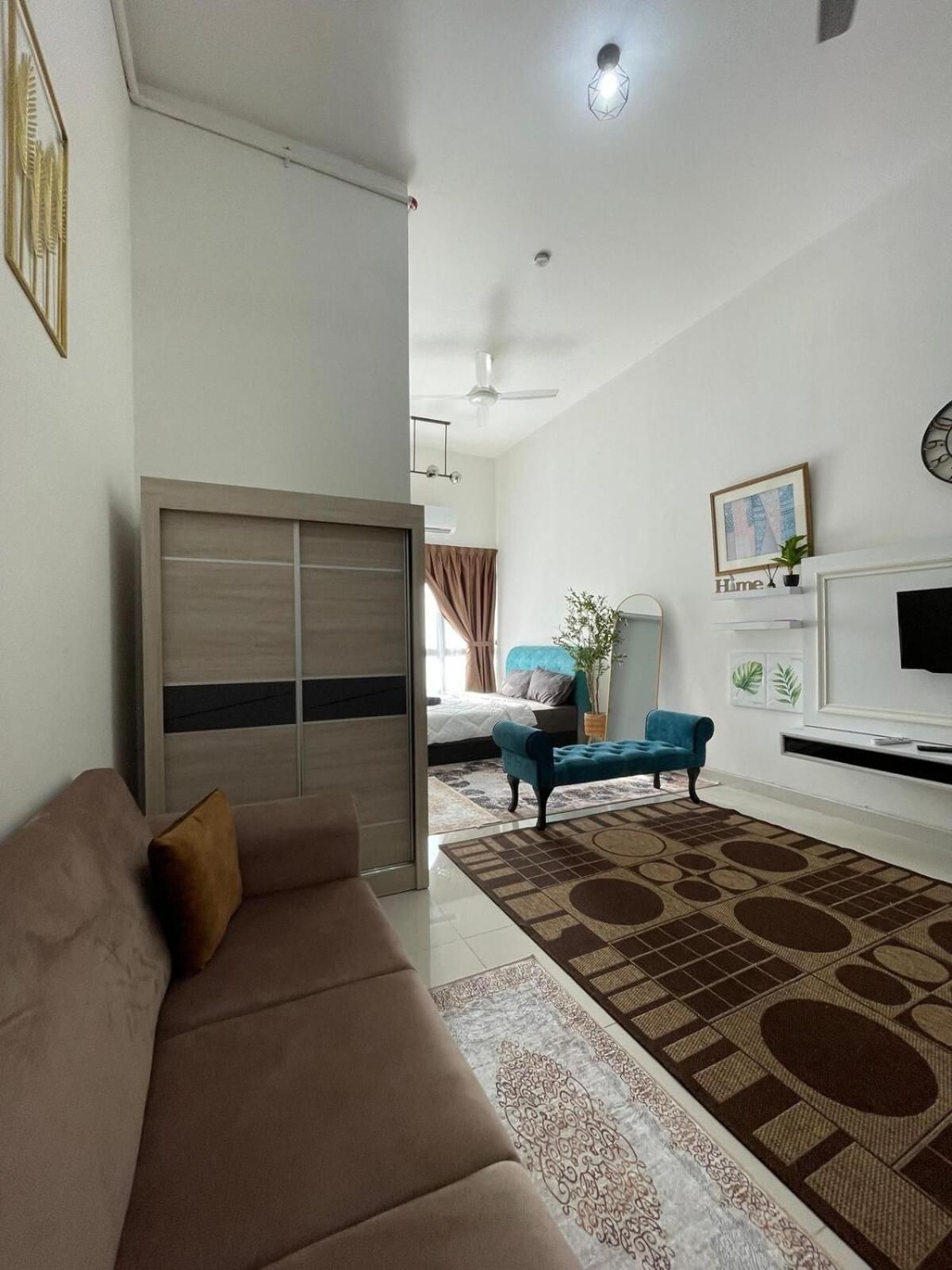 Studio Apartment with Queen Bed