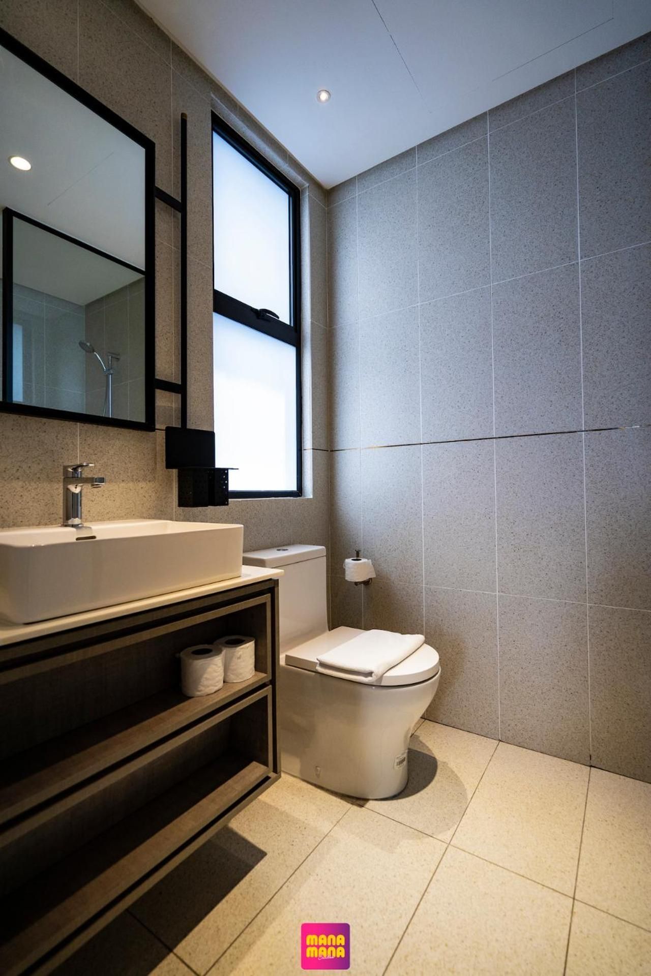 Deluxe One-Bedroom Apartment