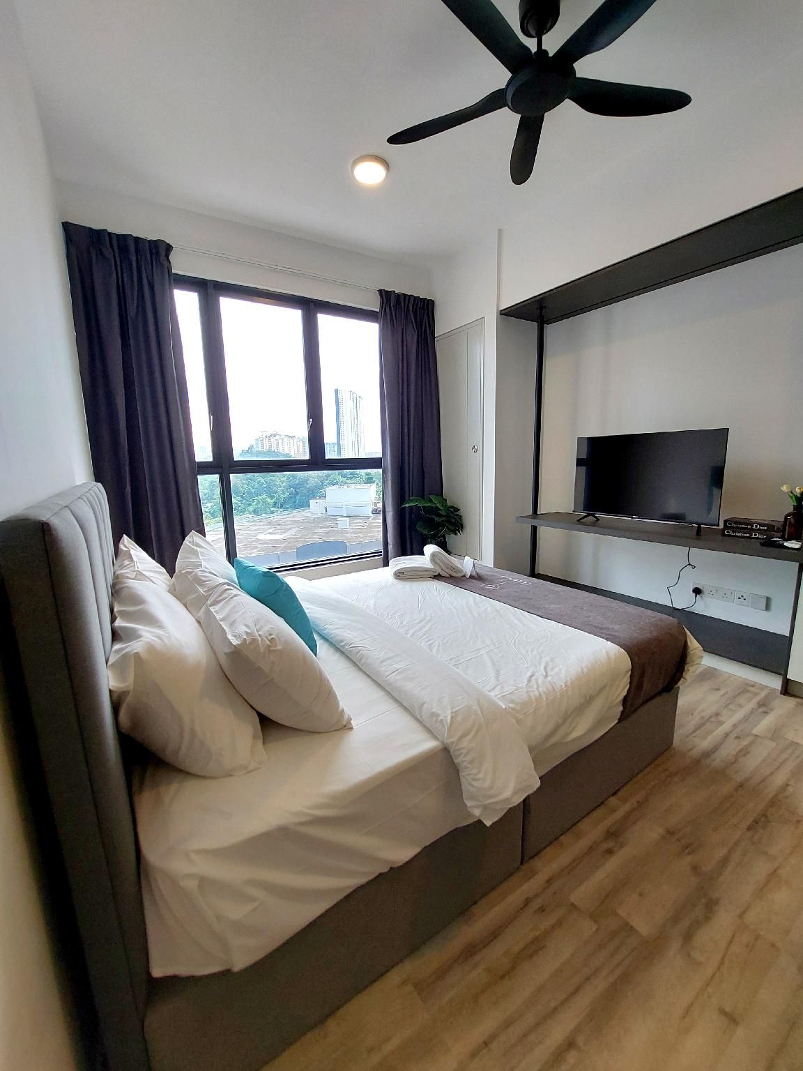 Deluxe Studio