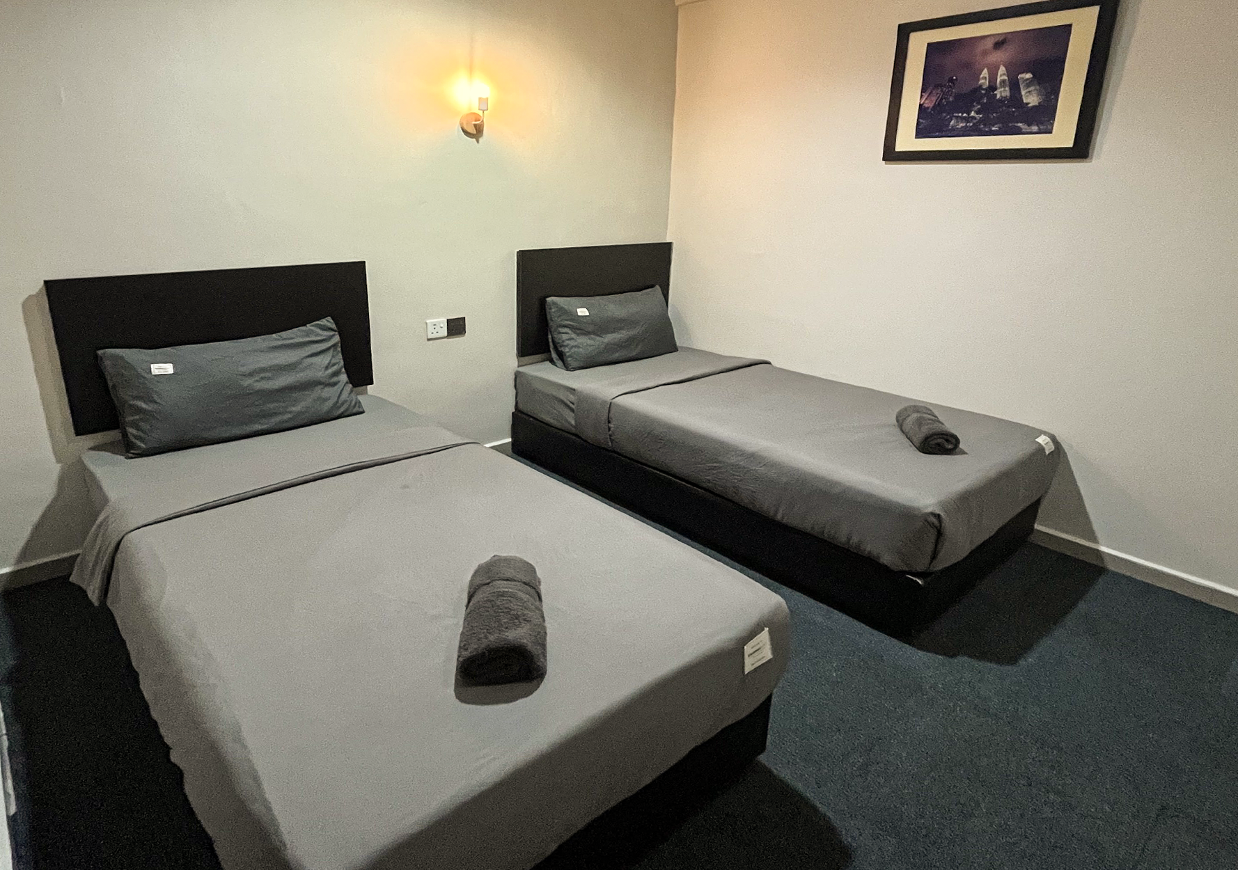 Standard Twin - 2 Single Beds