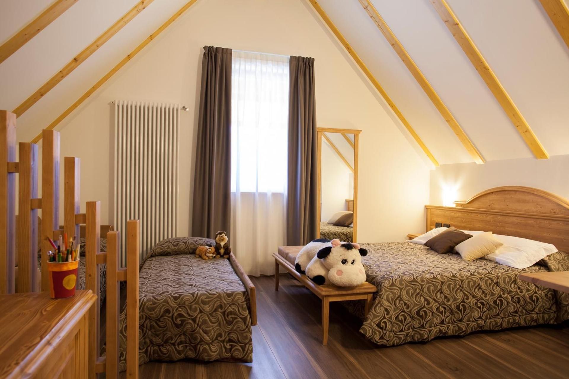 Superior Family Room (2 Adults + 2 Children)
