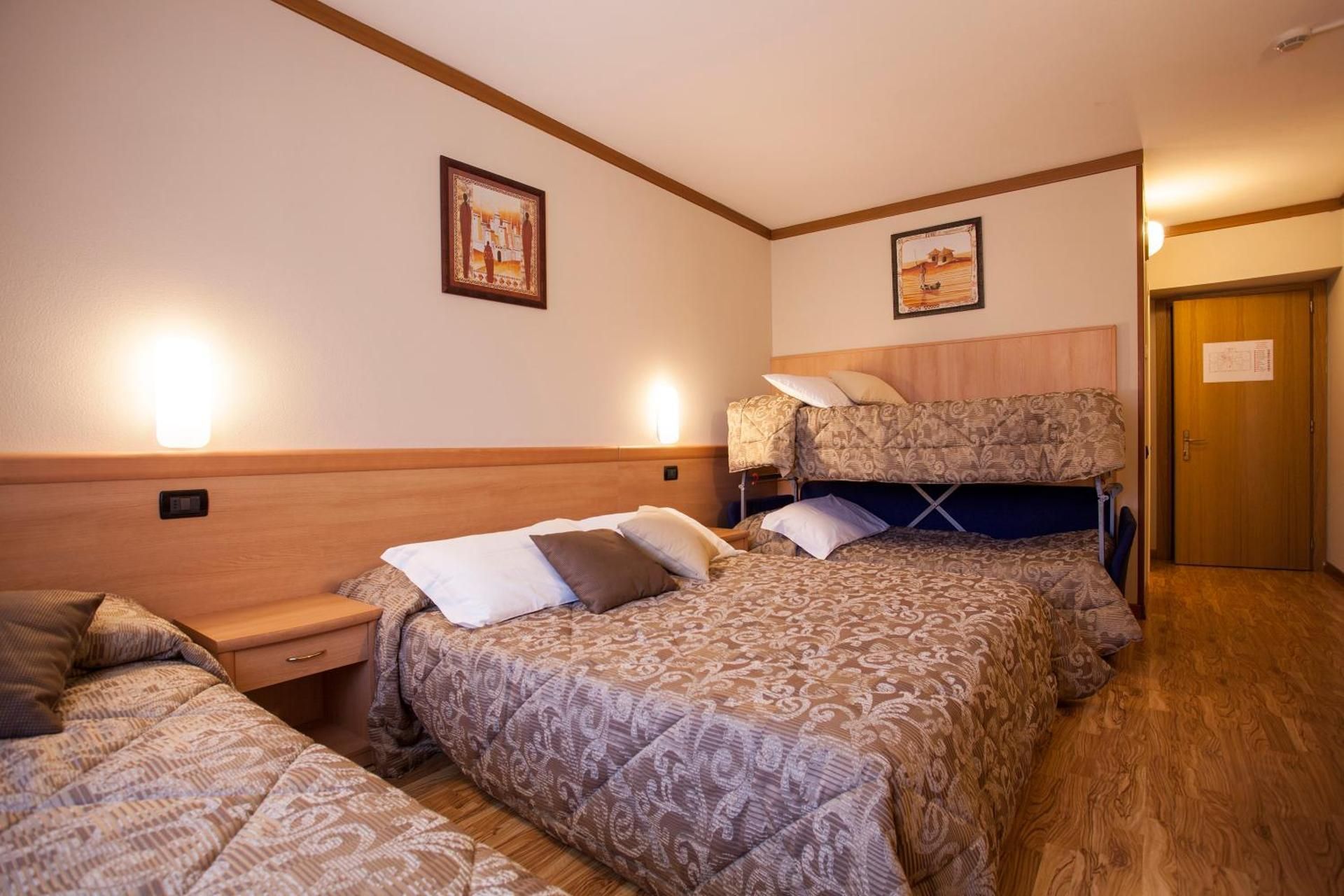 Family Room (2 Adults + 2 Children)