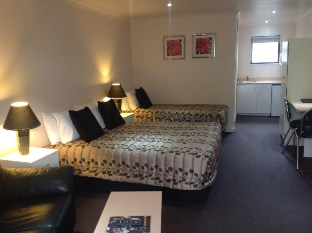 Queen Room with Spa Bath