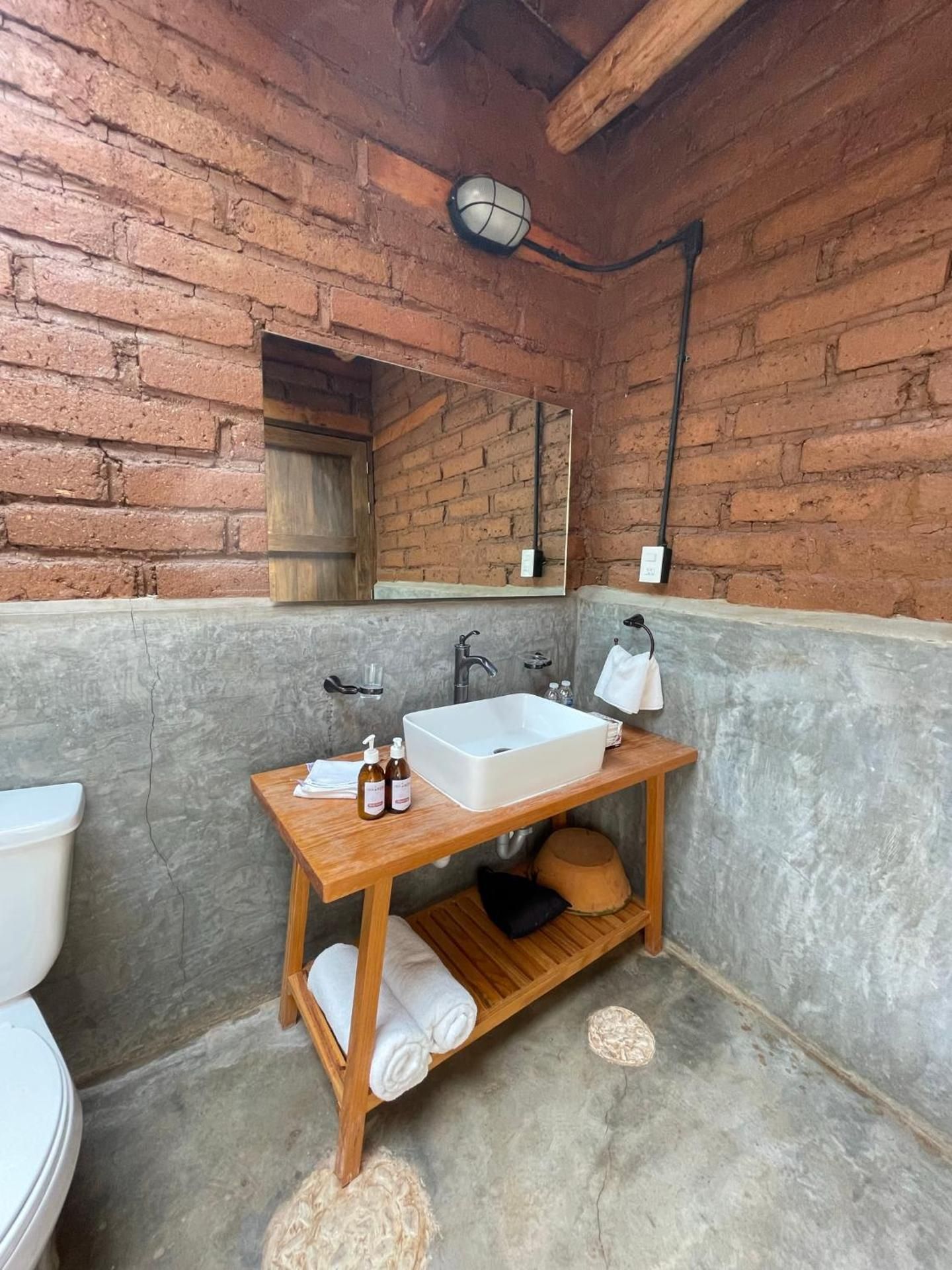 Deluxe Double Room (2 Adults + 1 Child)