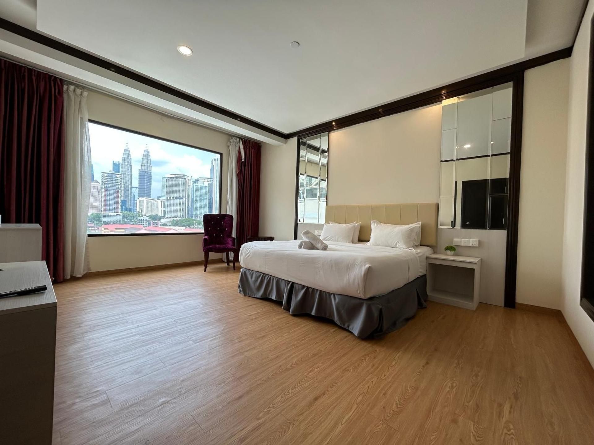 Deluxe Queen Room