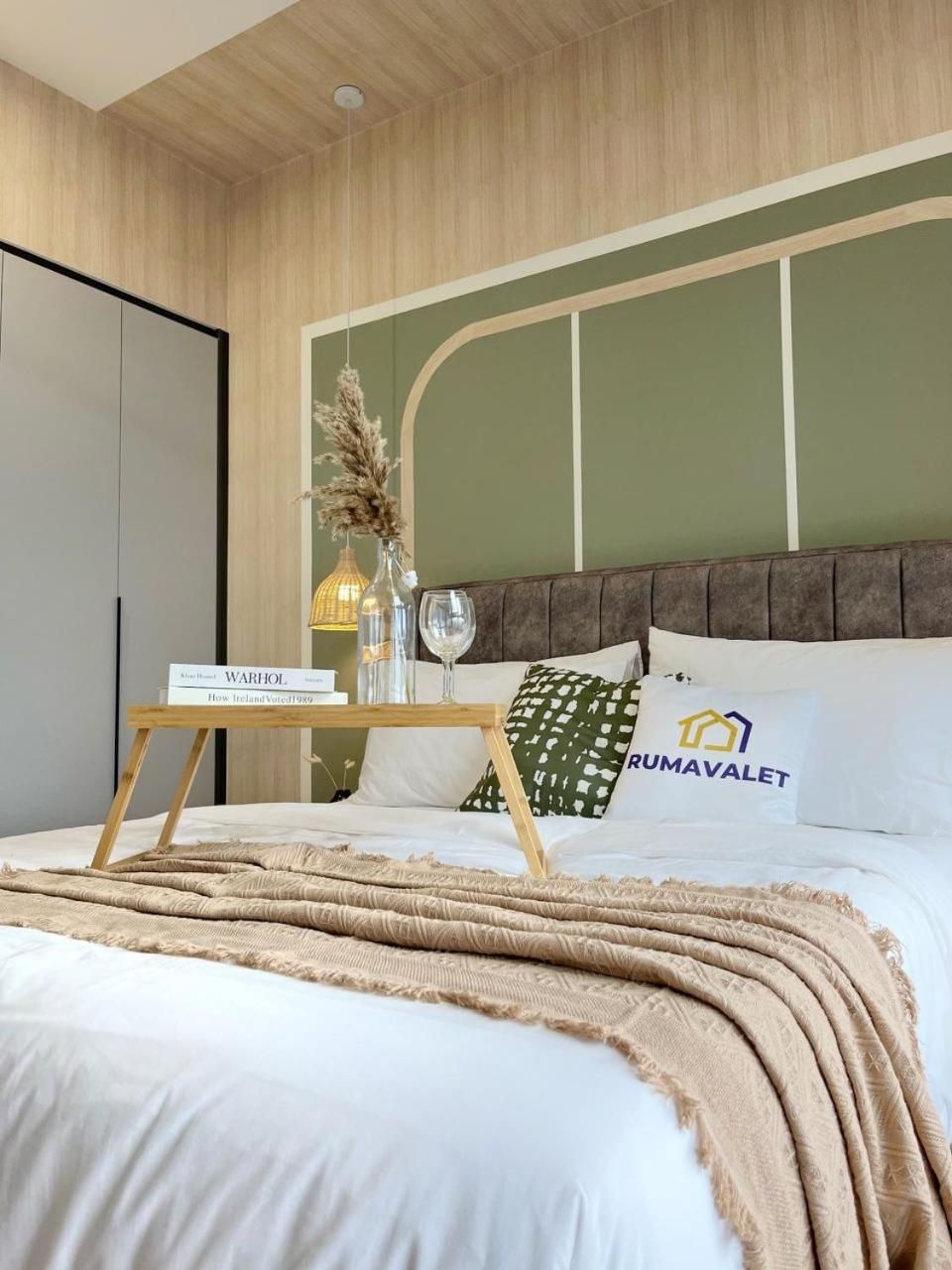 Four-Bedroom Deluxe Apartment