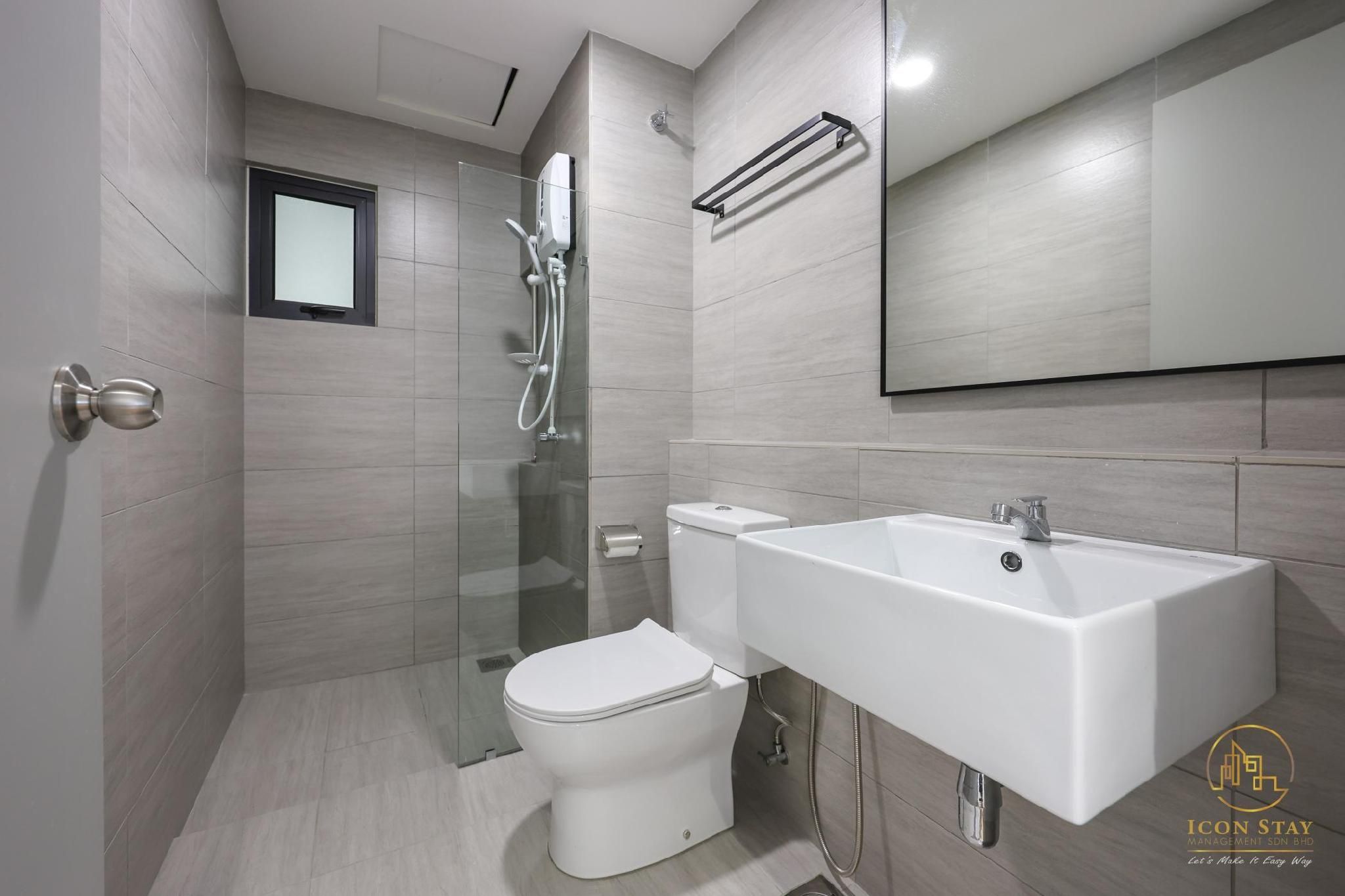 Three Bedroom Apartment with Balcony