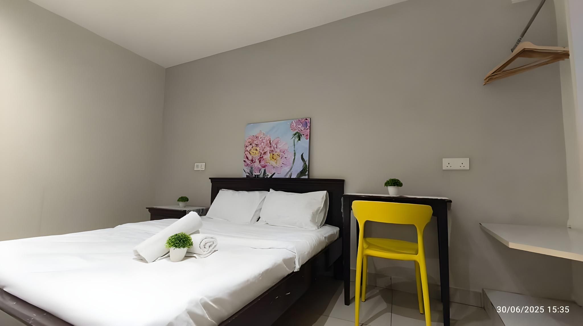 Queen Bed Room