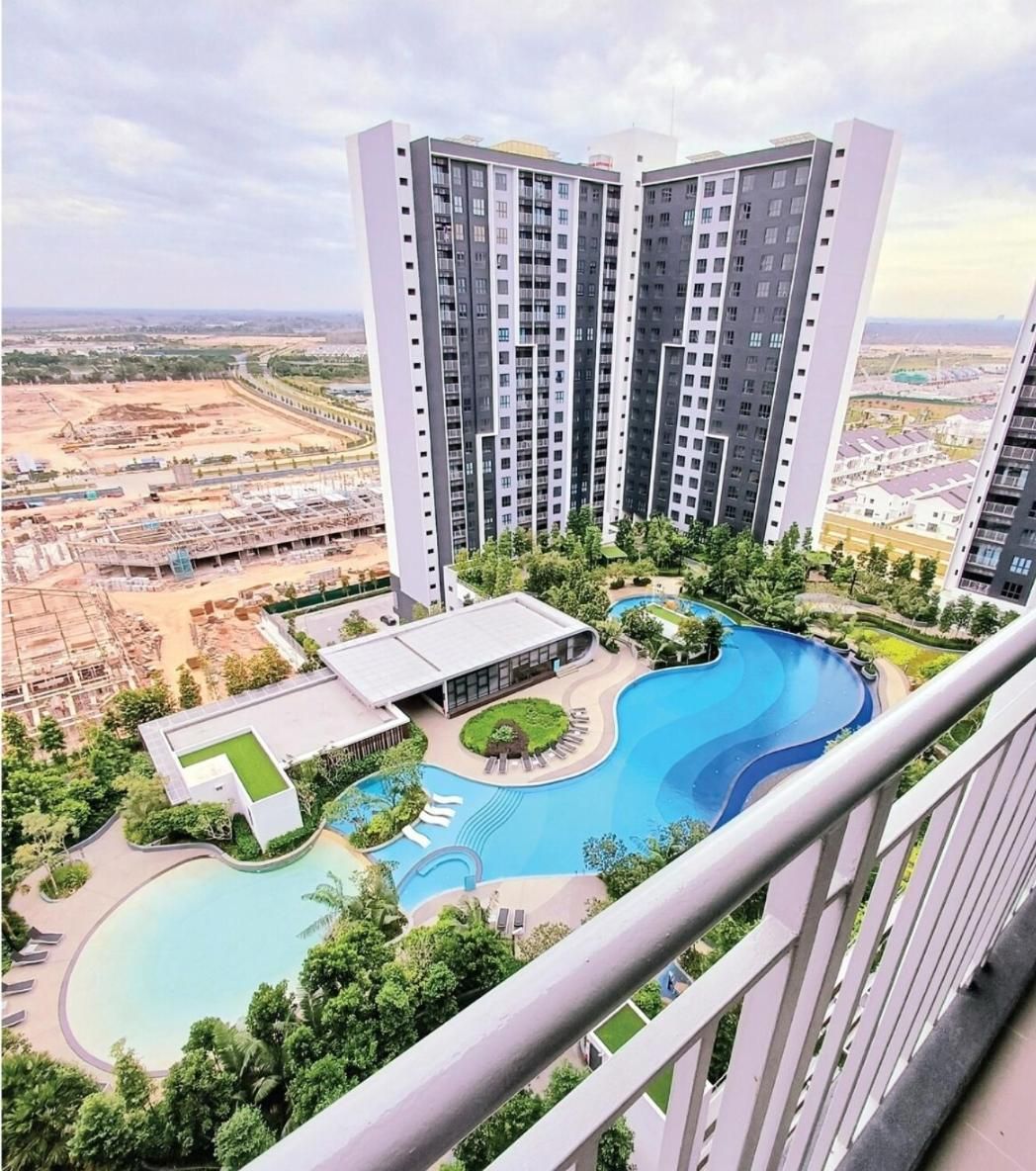 Two-Bedroom Apartment with Pool View