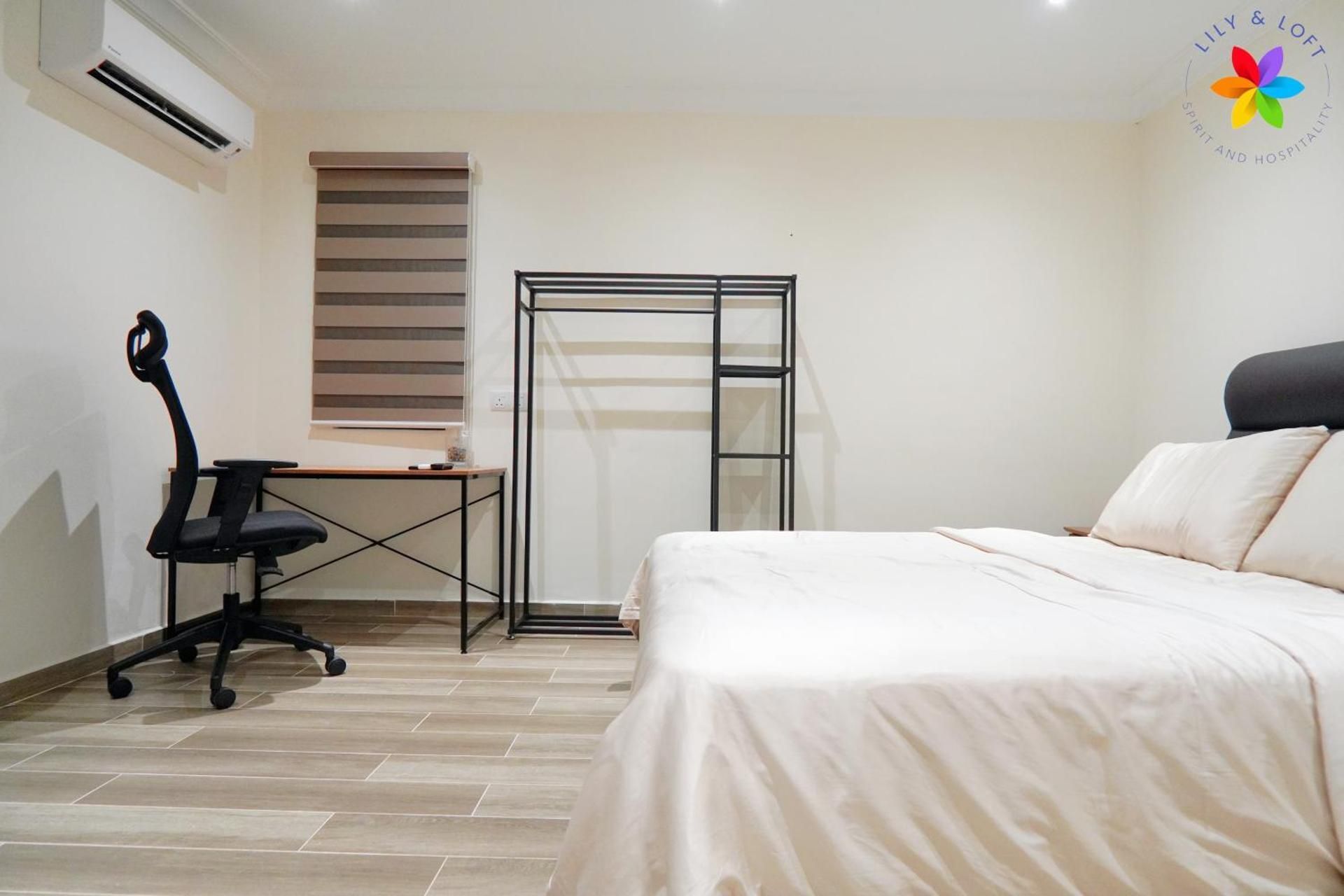 Deluxe Queen Room