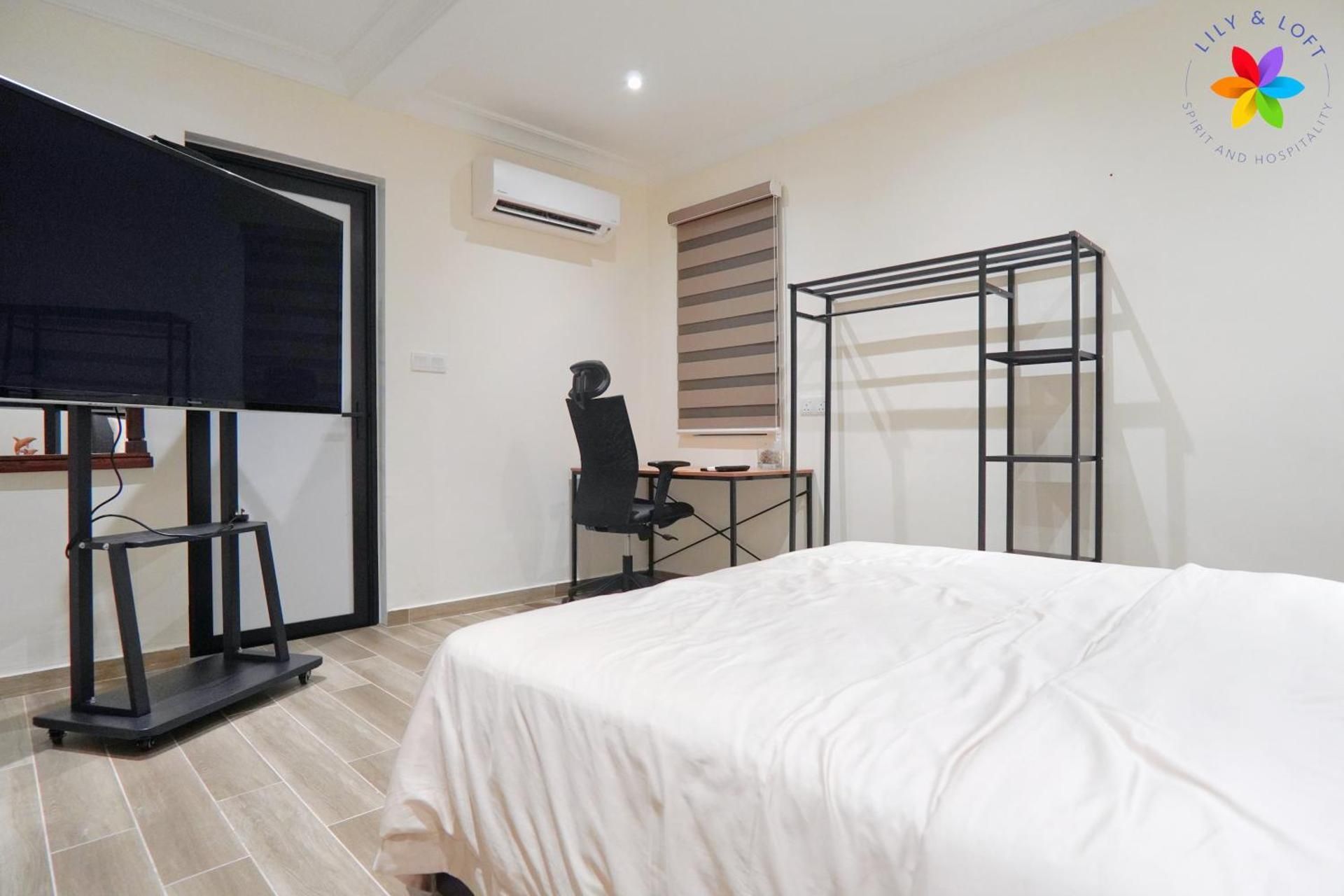 Deluxe Queen Room