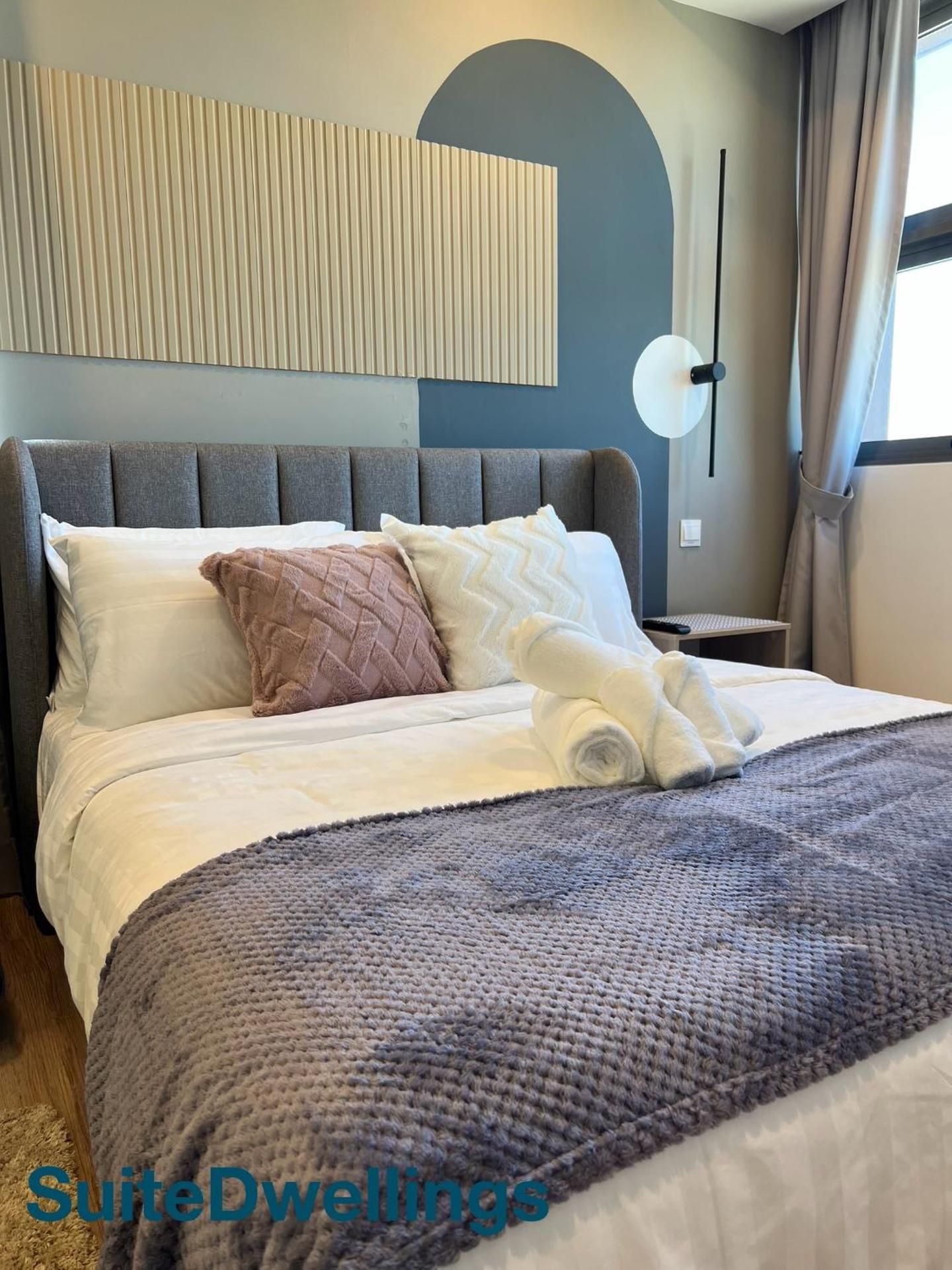 Deluxe Queen Suite
