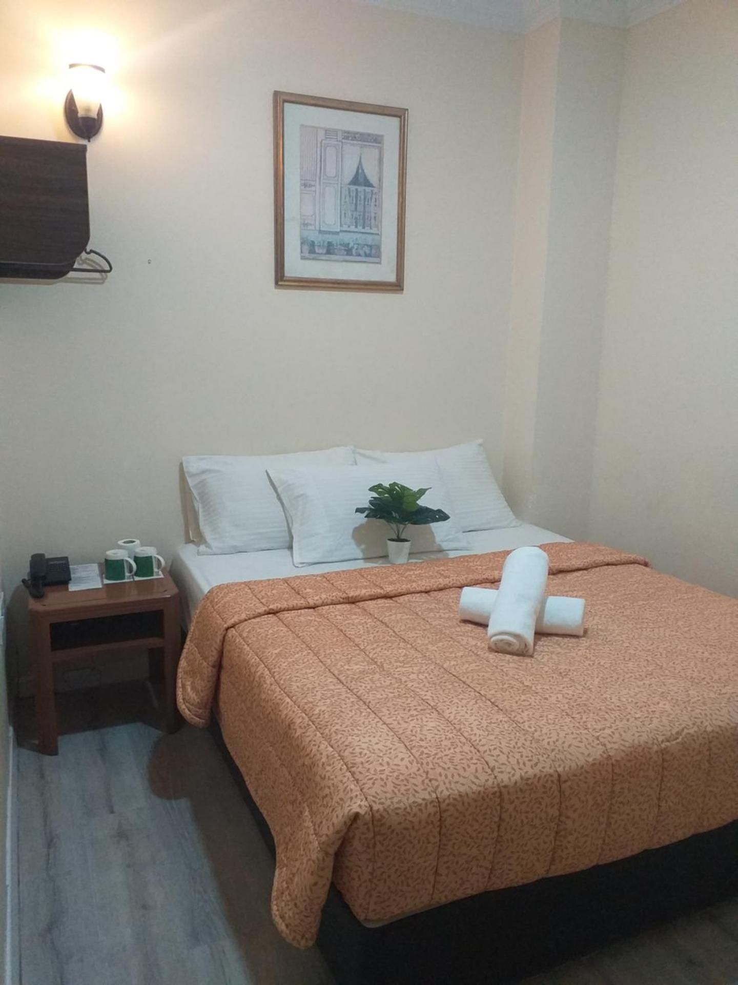 Standard Queen Room