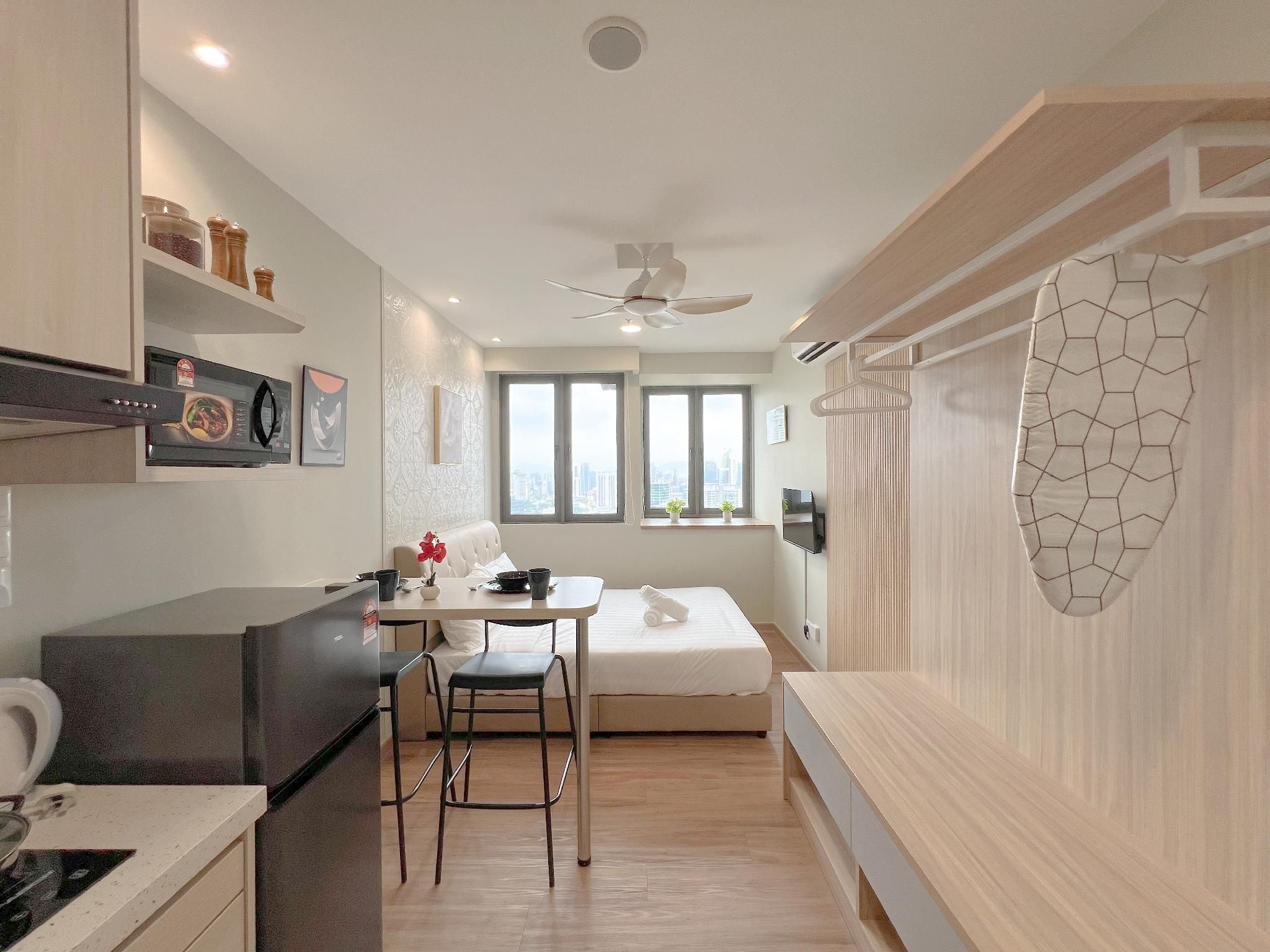 Deluxe Queen Room