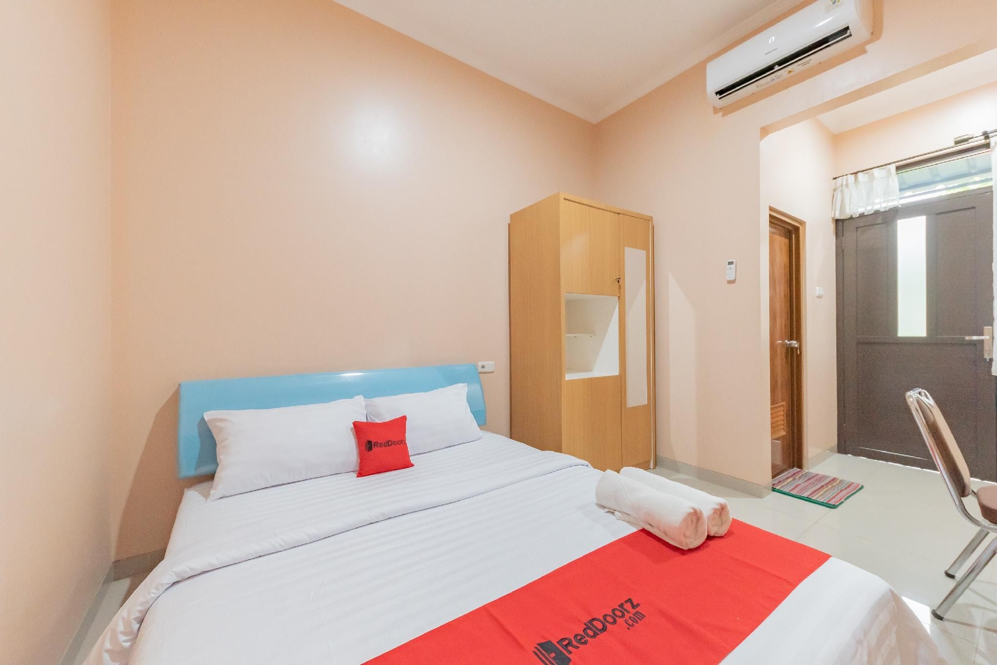 RedDoorz Room