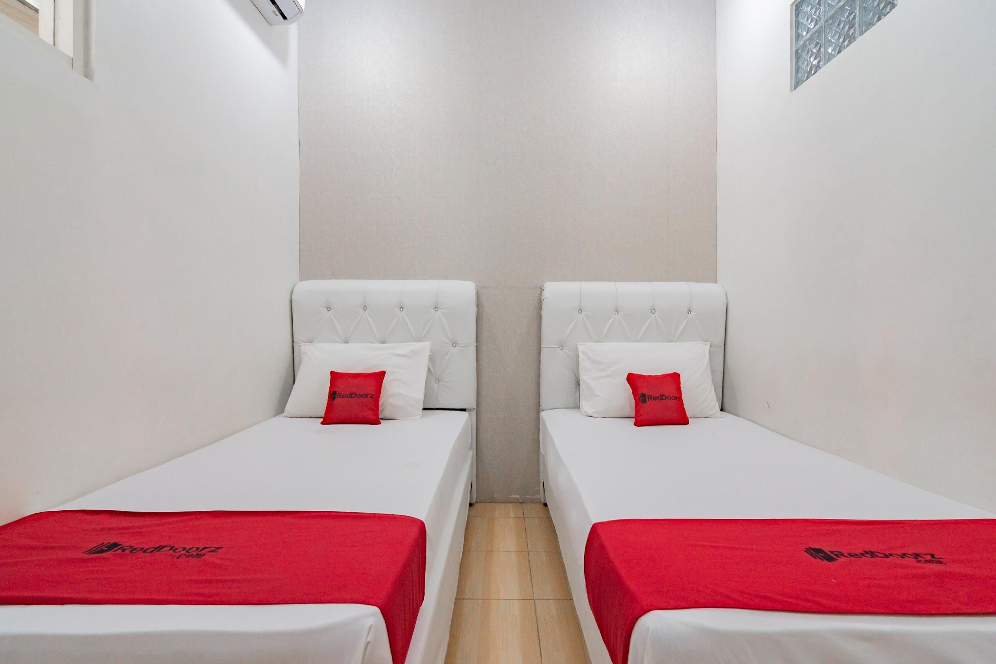 Twin Bed Room