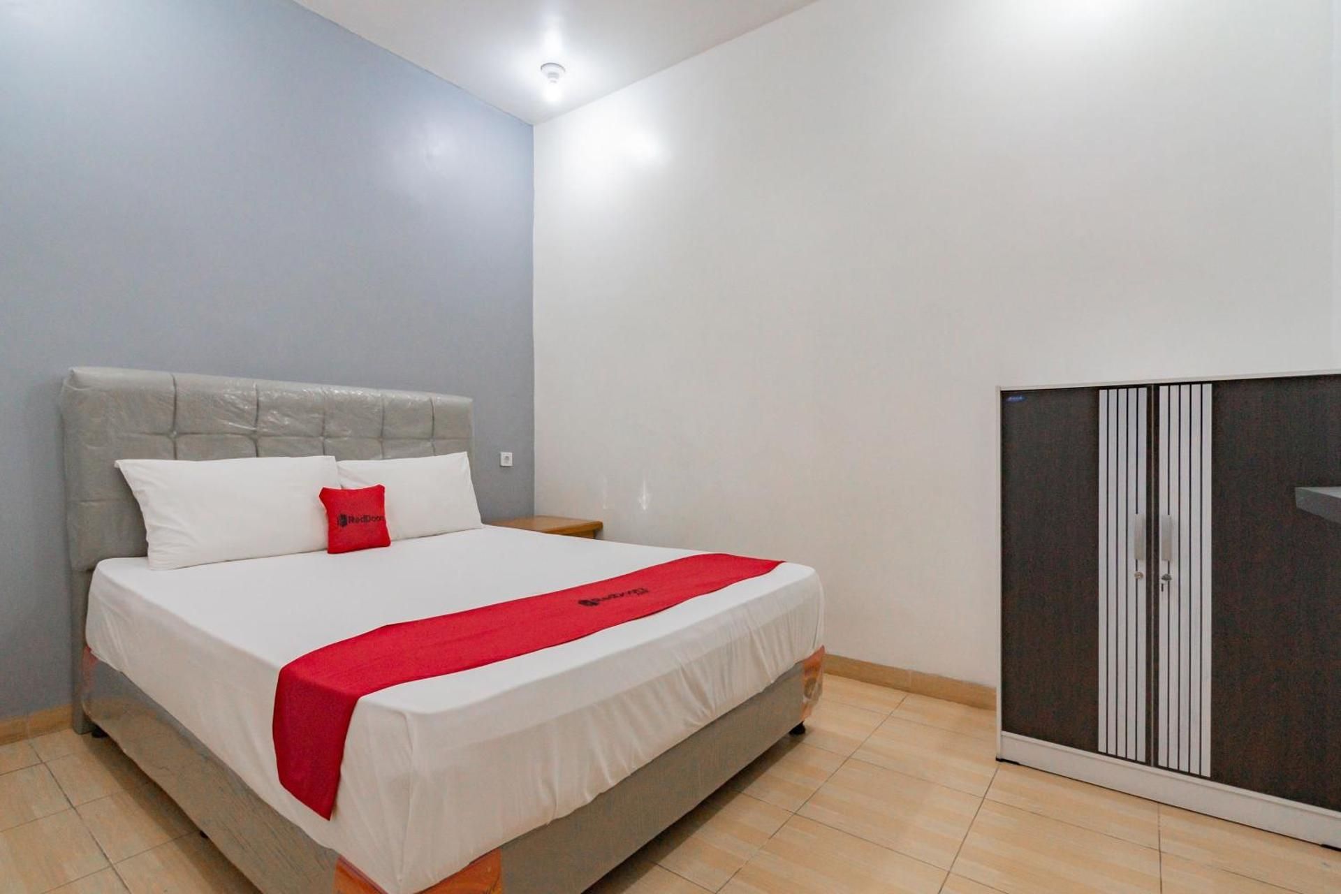 RedDoorz Room