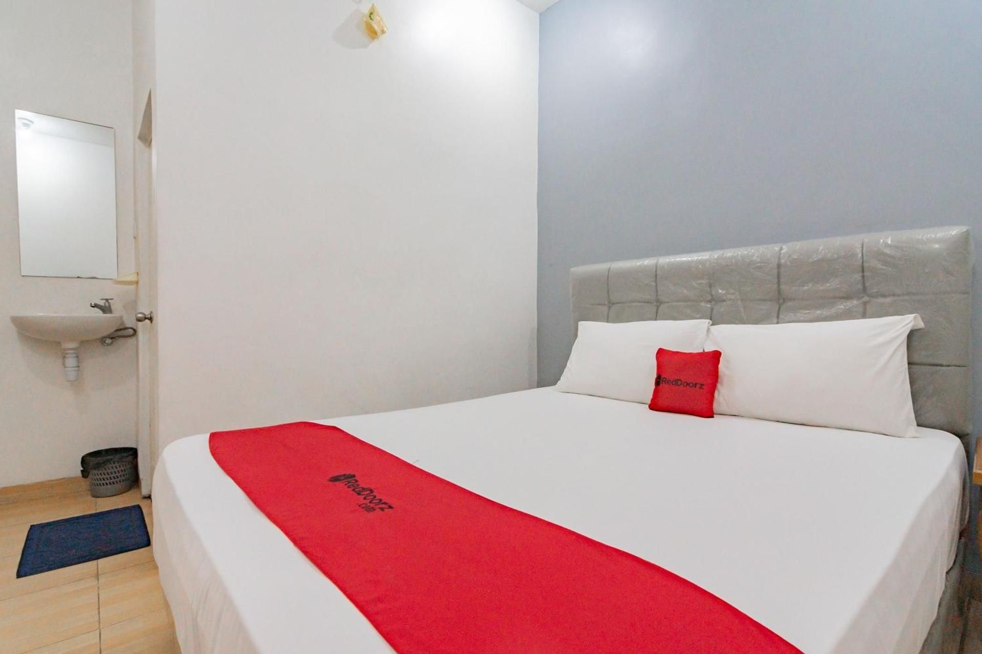 RedDoorz Room
