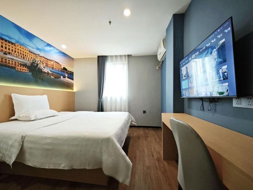 Business Queen Room