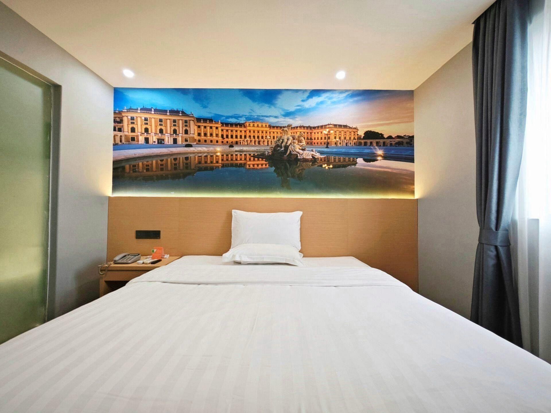 Economy Room