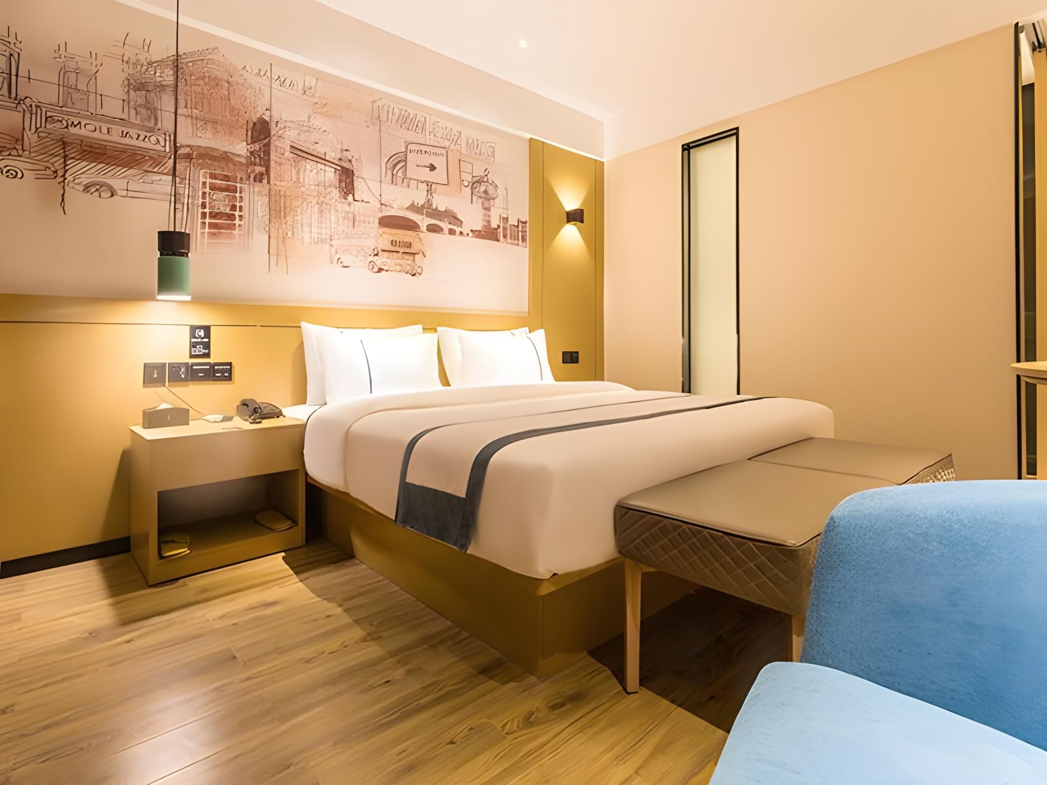 Business Queen Room