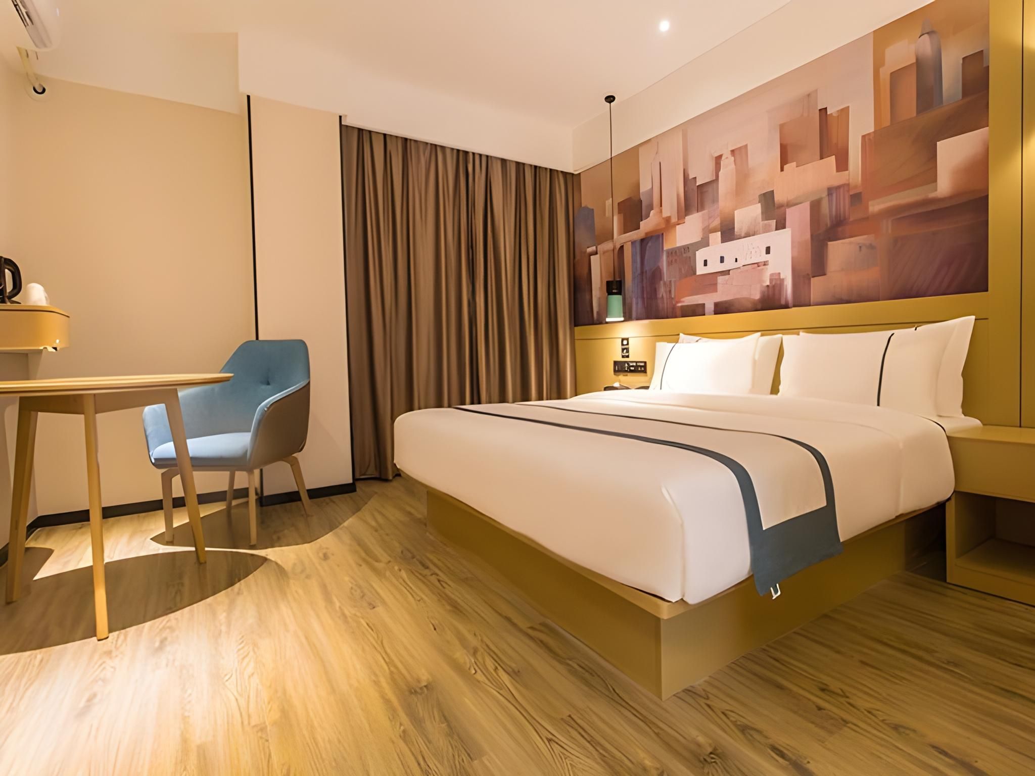 Business Queen Room
