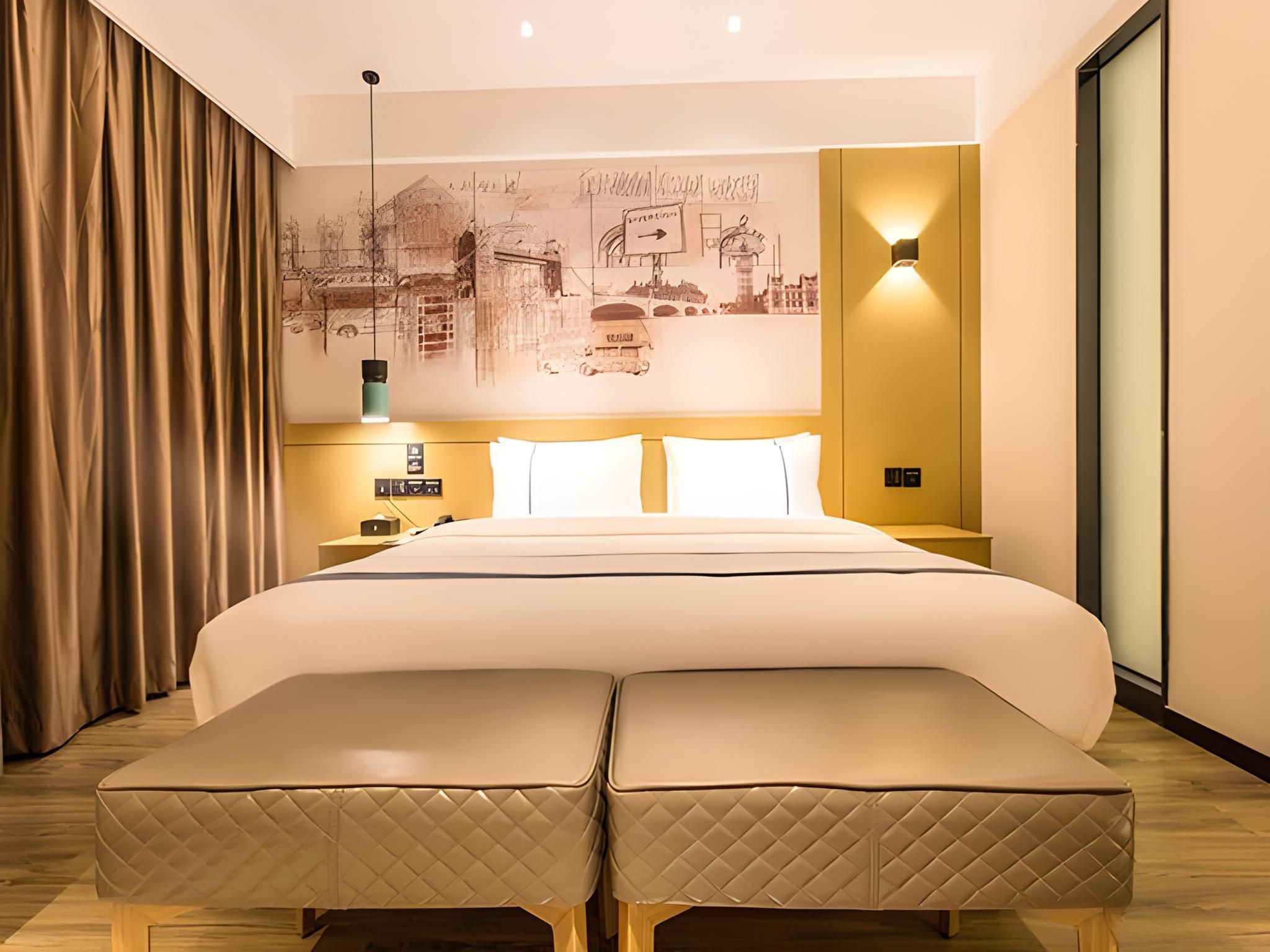 Stand Queen Room